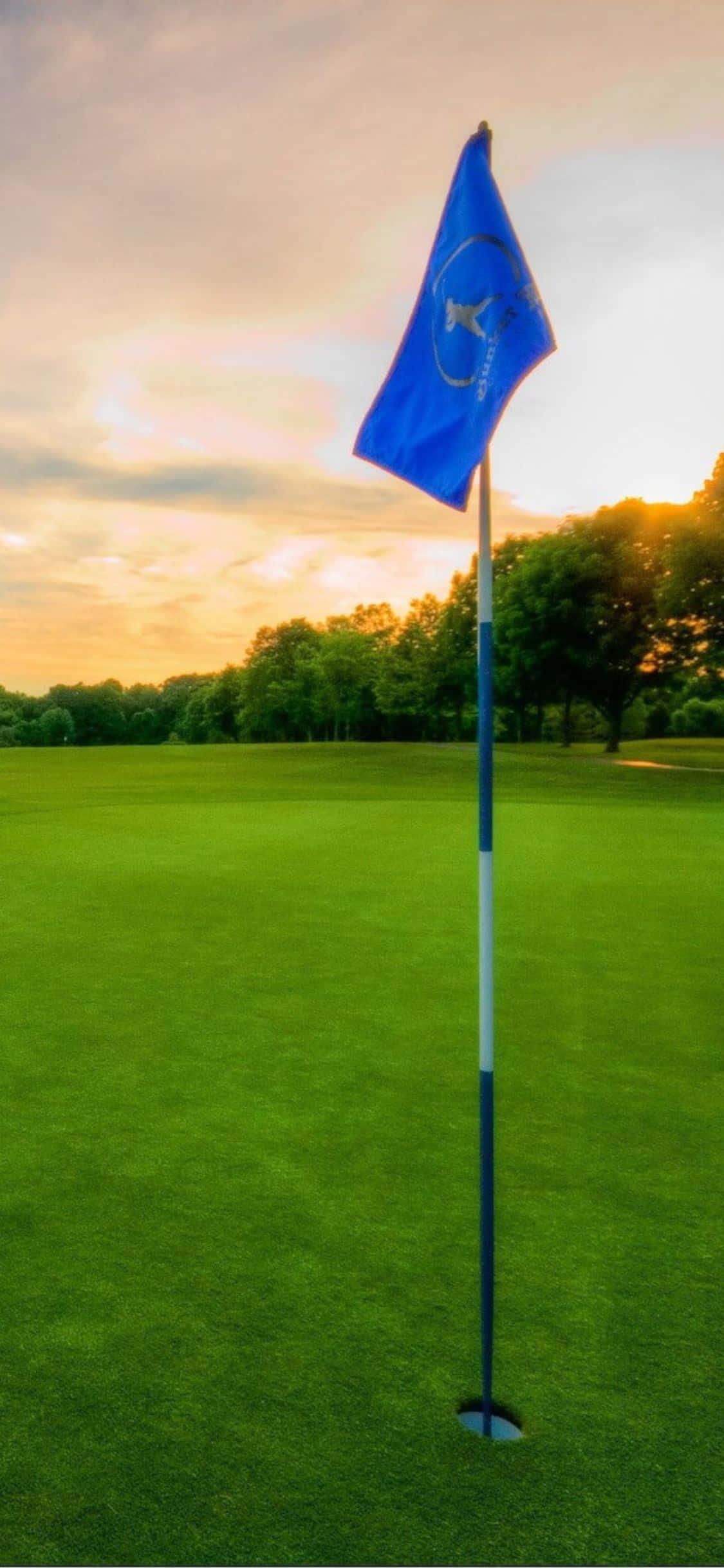 iPhone X ile Golf Oynamanın ve Güzel Manzarayı İzlemenin Keyfini Çıkarın Duvar Kağıdı