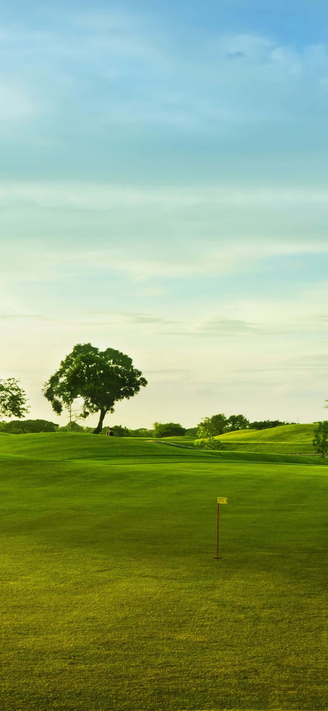 iPhone X ile Sakin Golf Sahası Manzarası Duvar Kağıdı