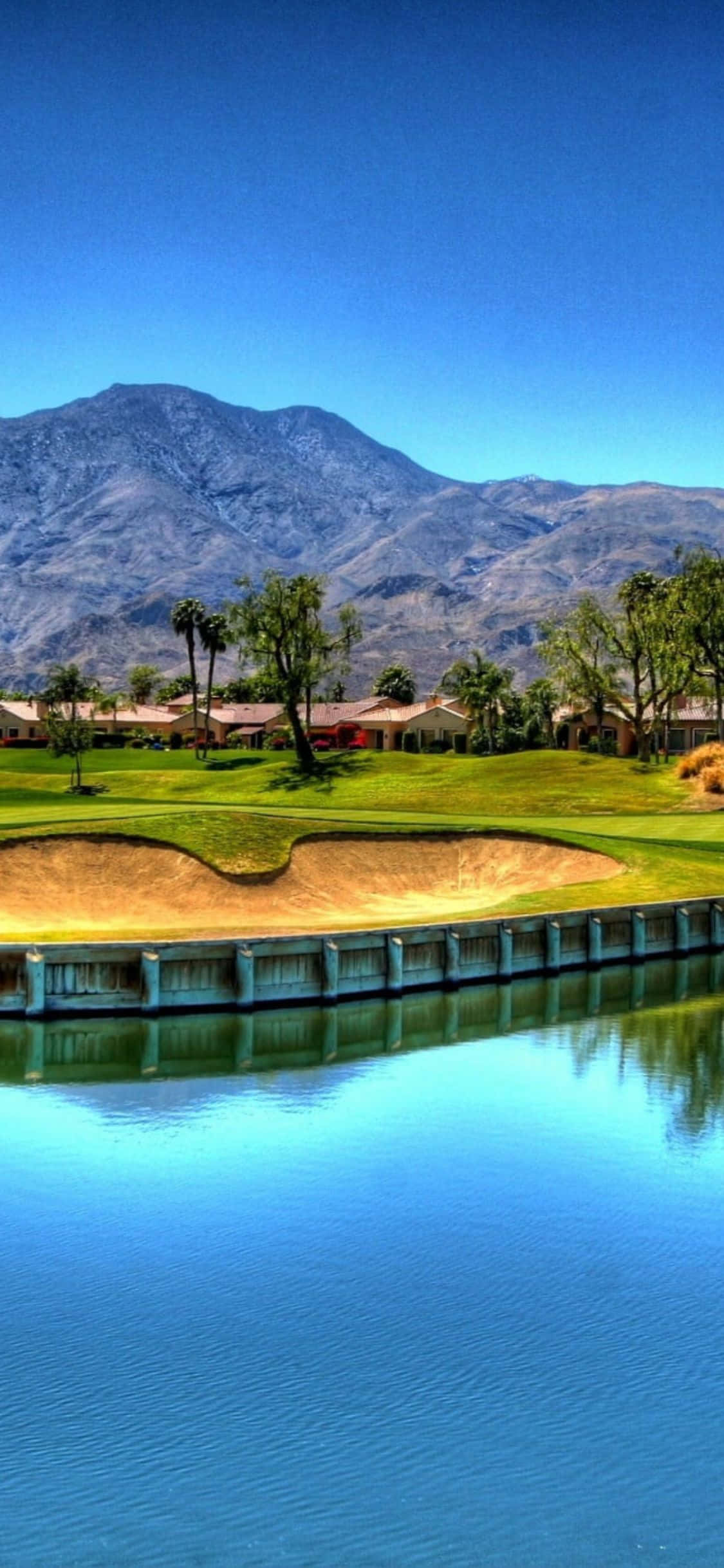 iPhone X'inizle bir golf sahasının güzelliğinin tadını çıkarın. Duvar Kağıdı