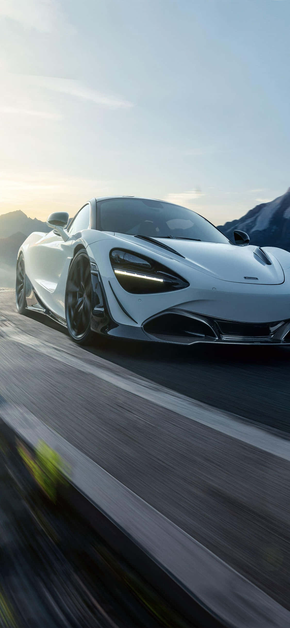 iPhone XS ile McLaren 720S'de Stil Sürüşü Duvar Kağıdı