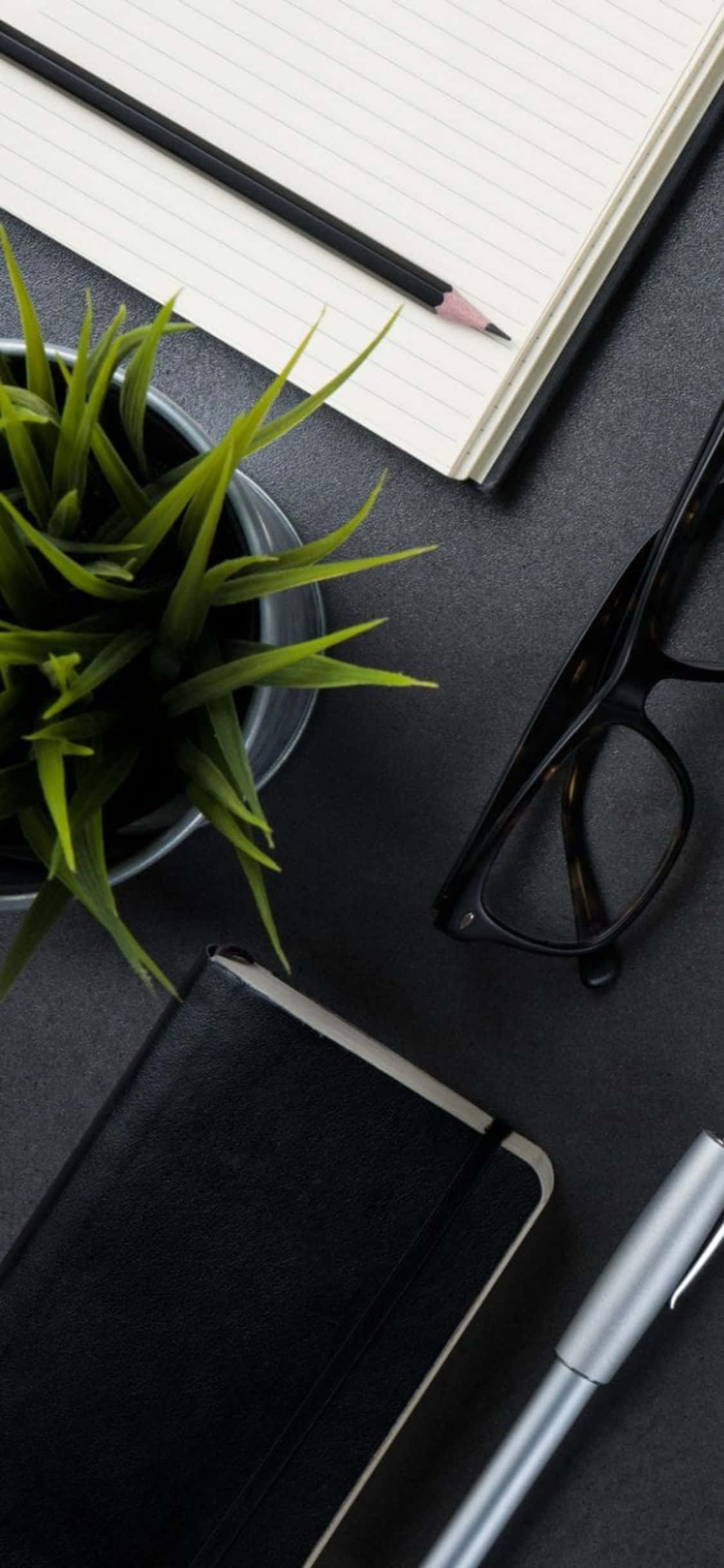 iPhone Xs Masası ile İş Verimliliğinizi Artırın Duvar Kağıdı