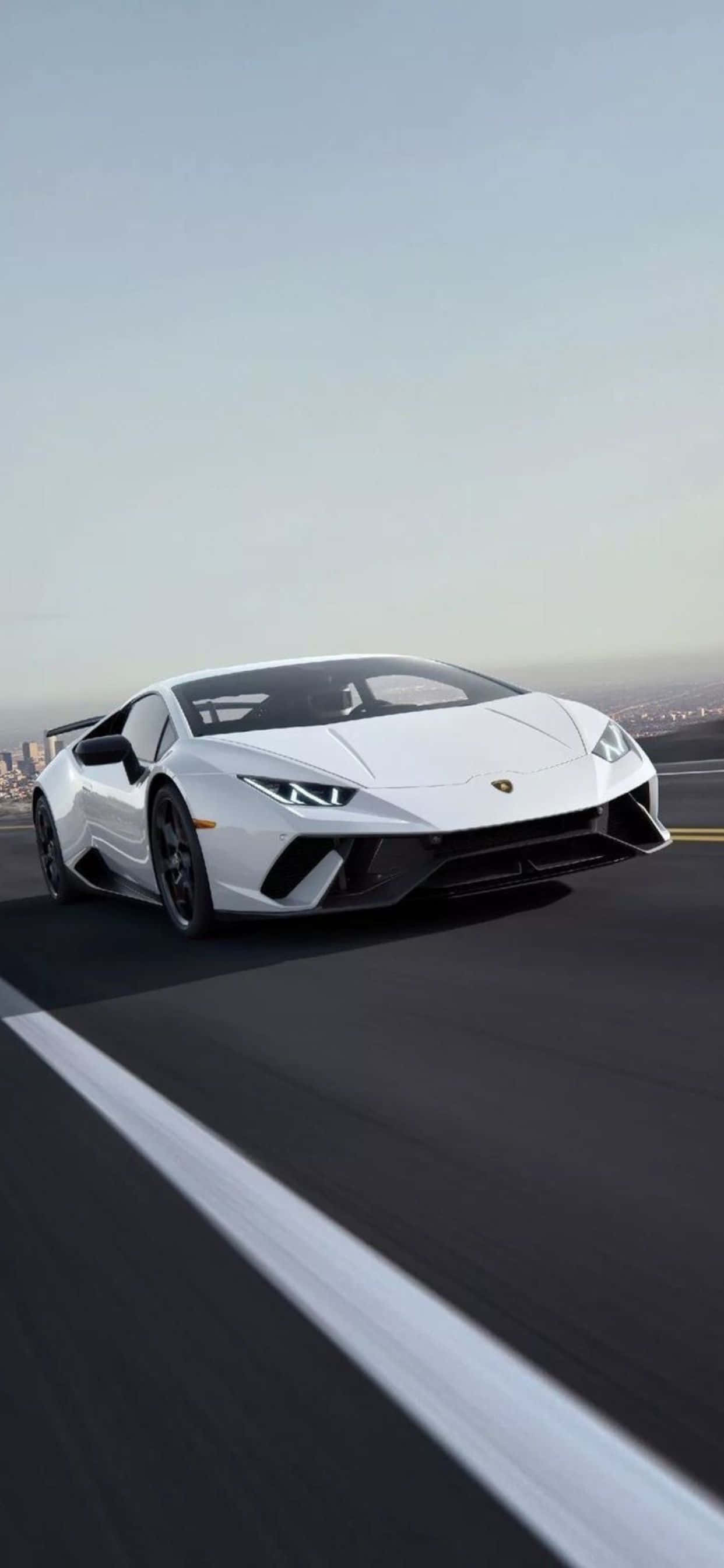 iPhone XS Max Lamborghini Huracan EVO Beyaz Arkaplan Duvar Kağıdı