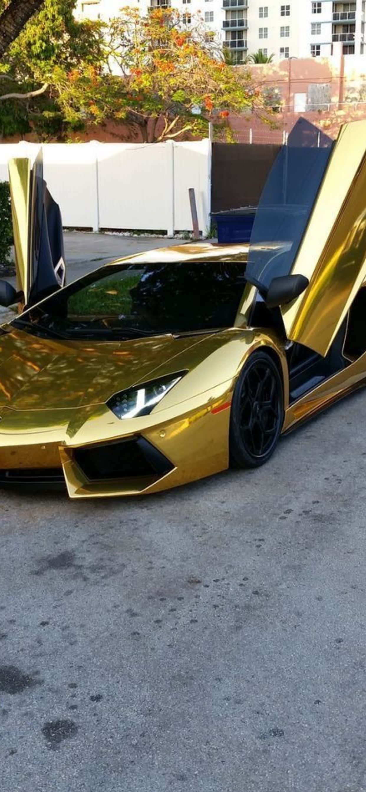 iPhone XS Max Lamborghini Altın Aventador Arkaplanı Duvar Kağıdı