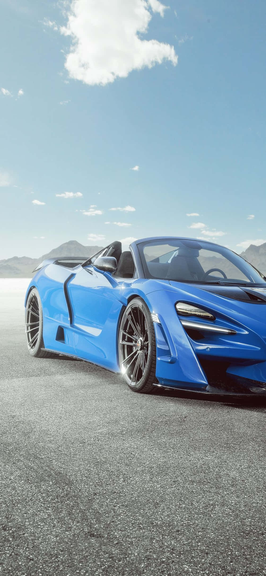iPhone Xs McLaren 720s ile Sokaklarda Şık Bir Sürüş Duvar Kağıdı