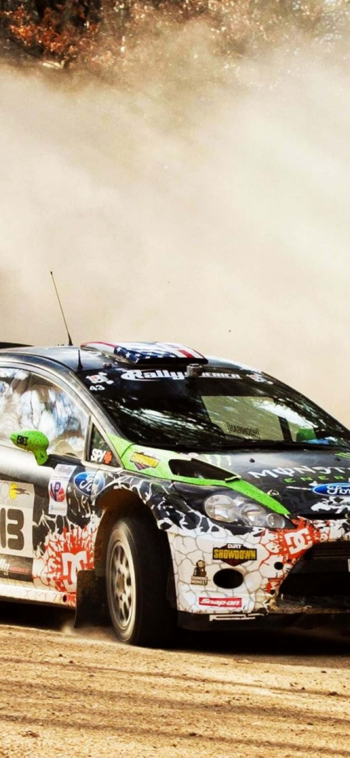 iPhone Xs ve Dirt Rally ile Otomobil Sporları Hayallerinizi Yeni Seviyelere Taşıyın Duvar Kağıdı