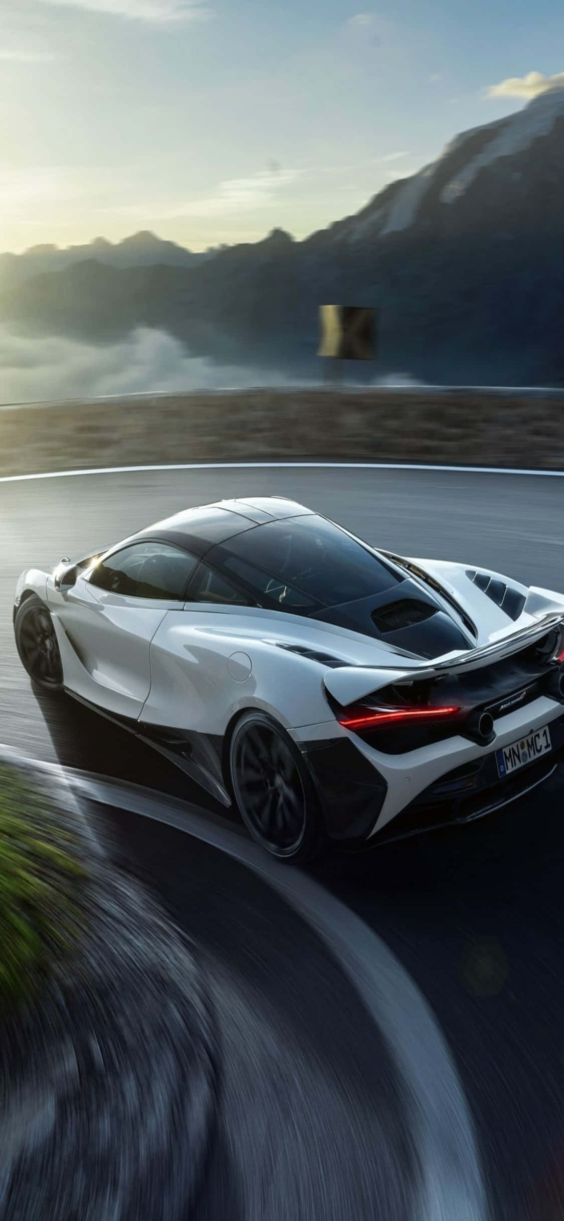 iPhone Xs ve McLaren 720s ile Hayatınızı Güçlendirin Duvar Kağıdı