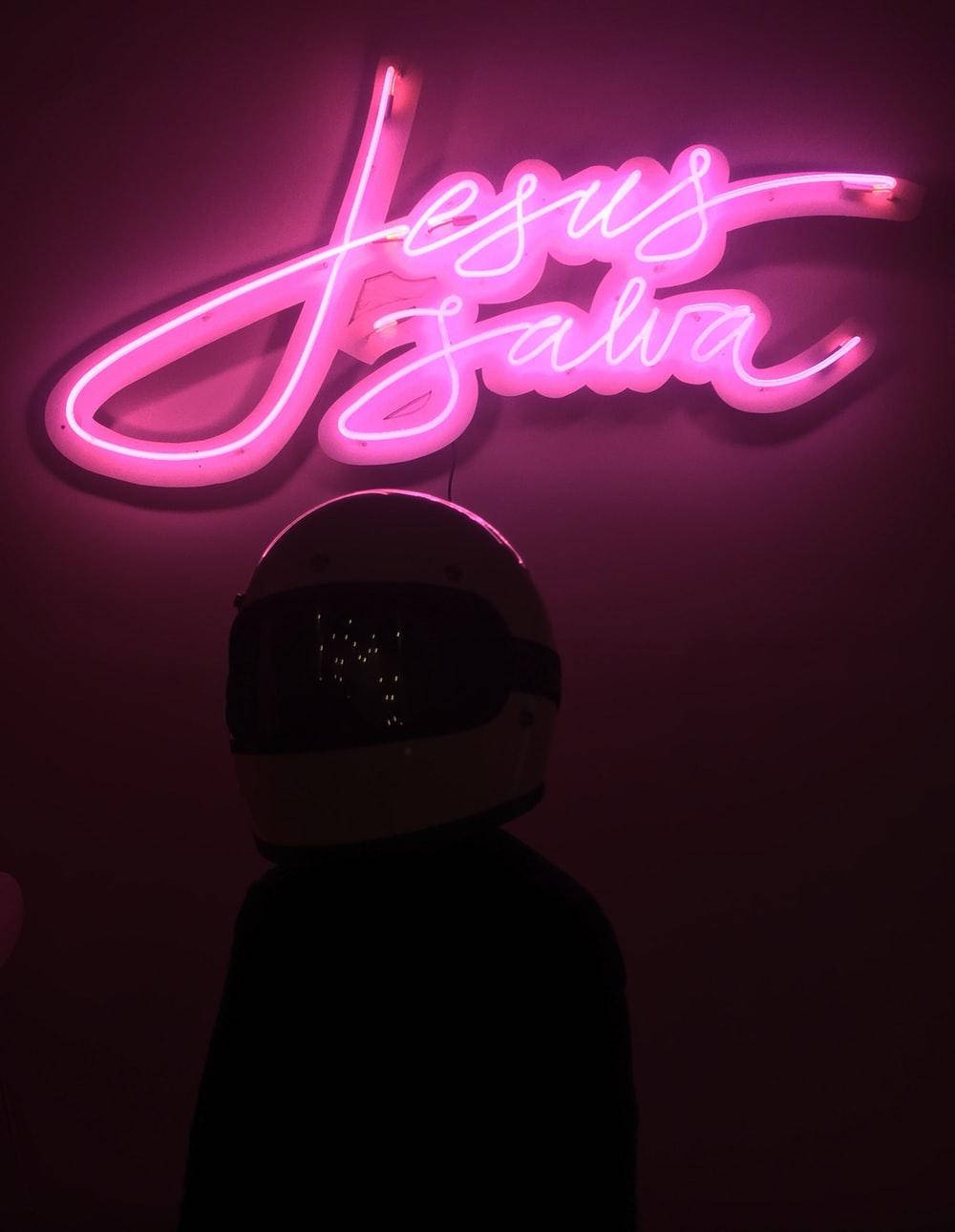 İsa Kurtarır Neon Pembe Tabela Duvar Kağıdı