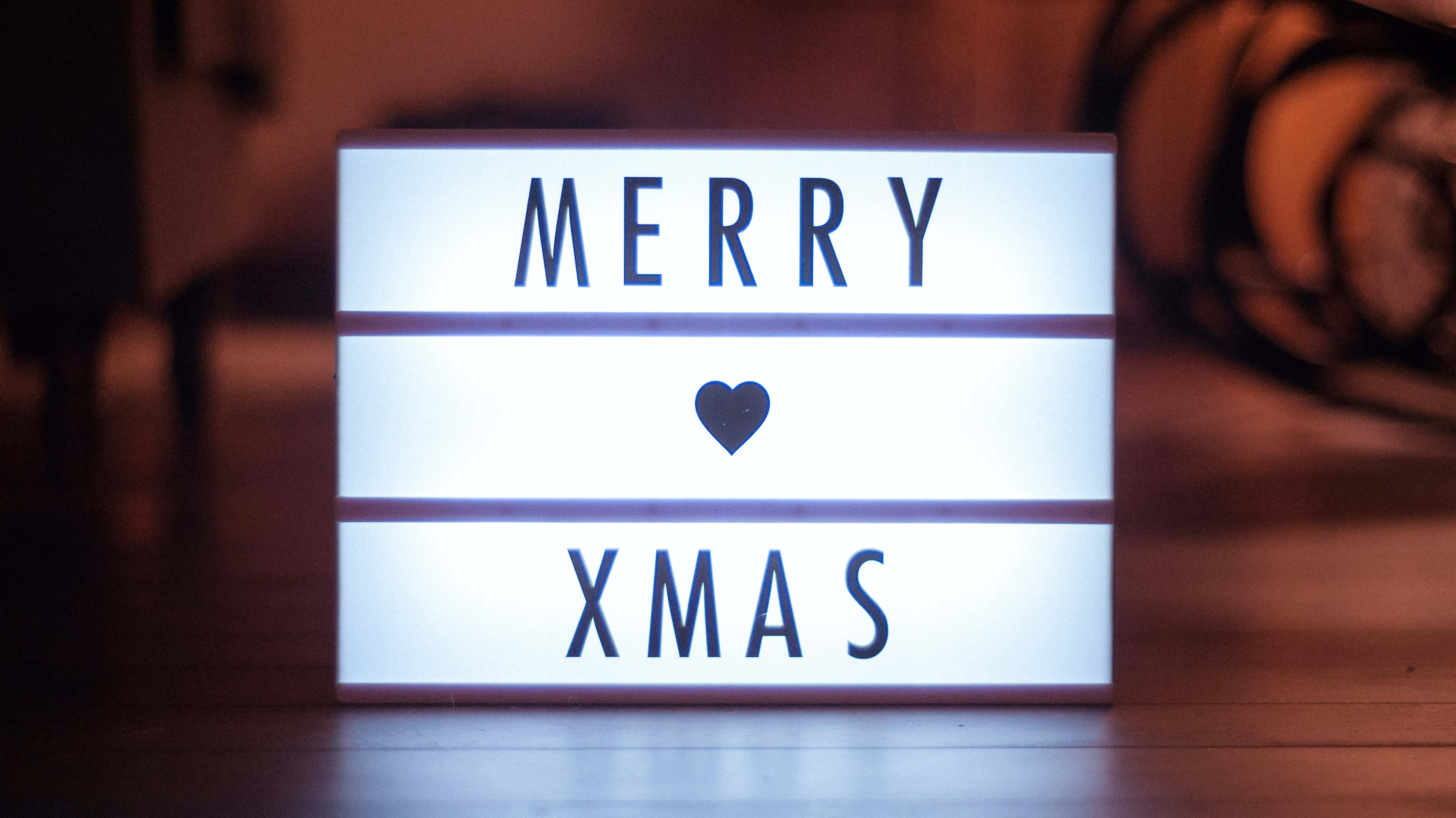 Işıklı Kutu ve Merry Xmas Arka Planı Duvar Kağıdı