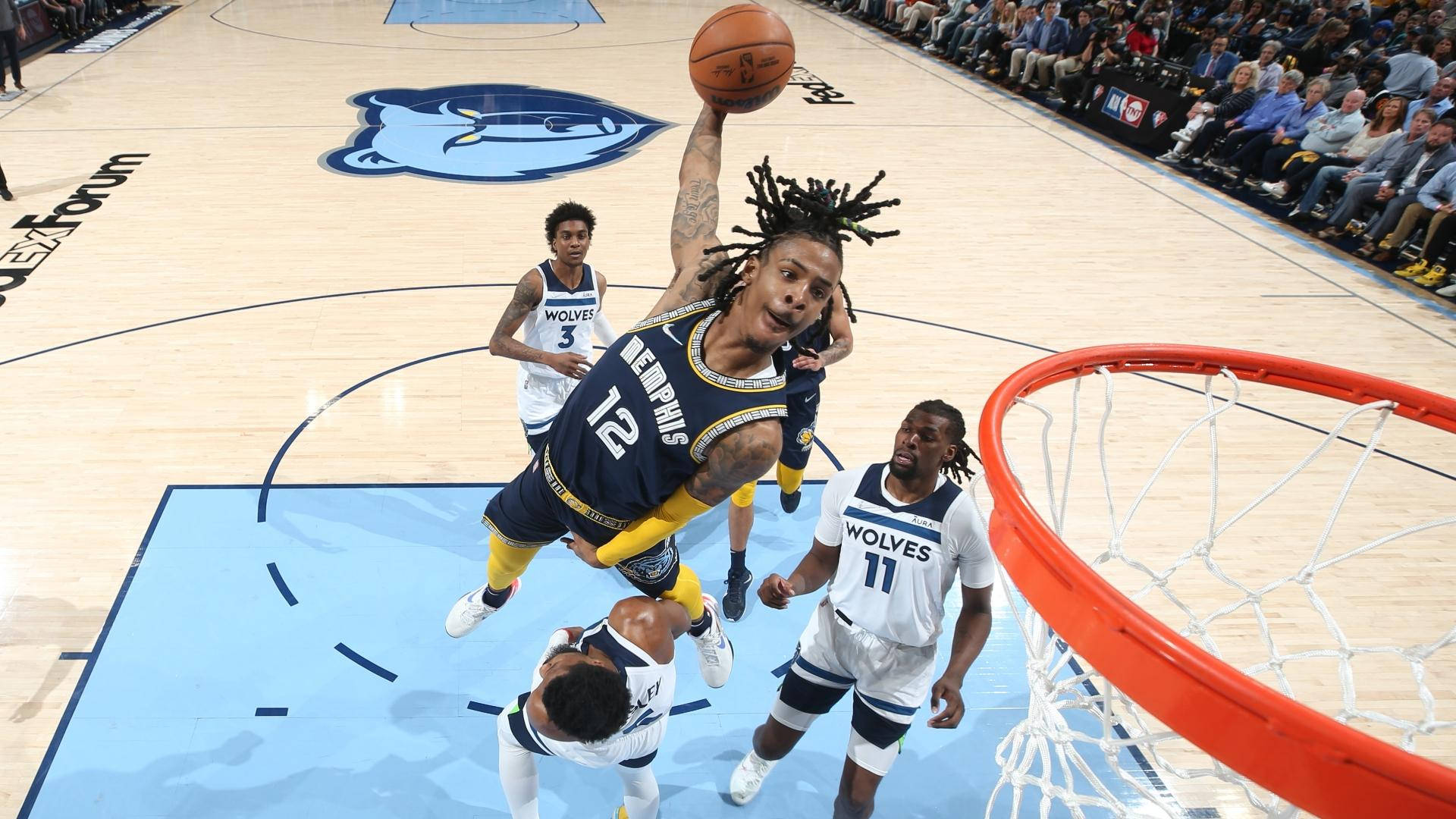 Ja Morant smaç basarken Wolves'a karşı oynuyor Duvar Kağıdı