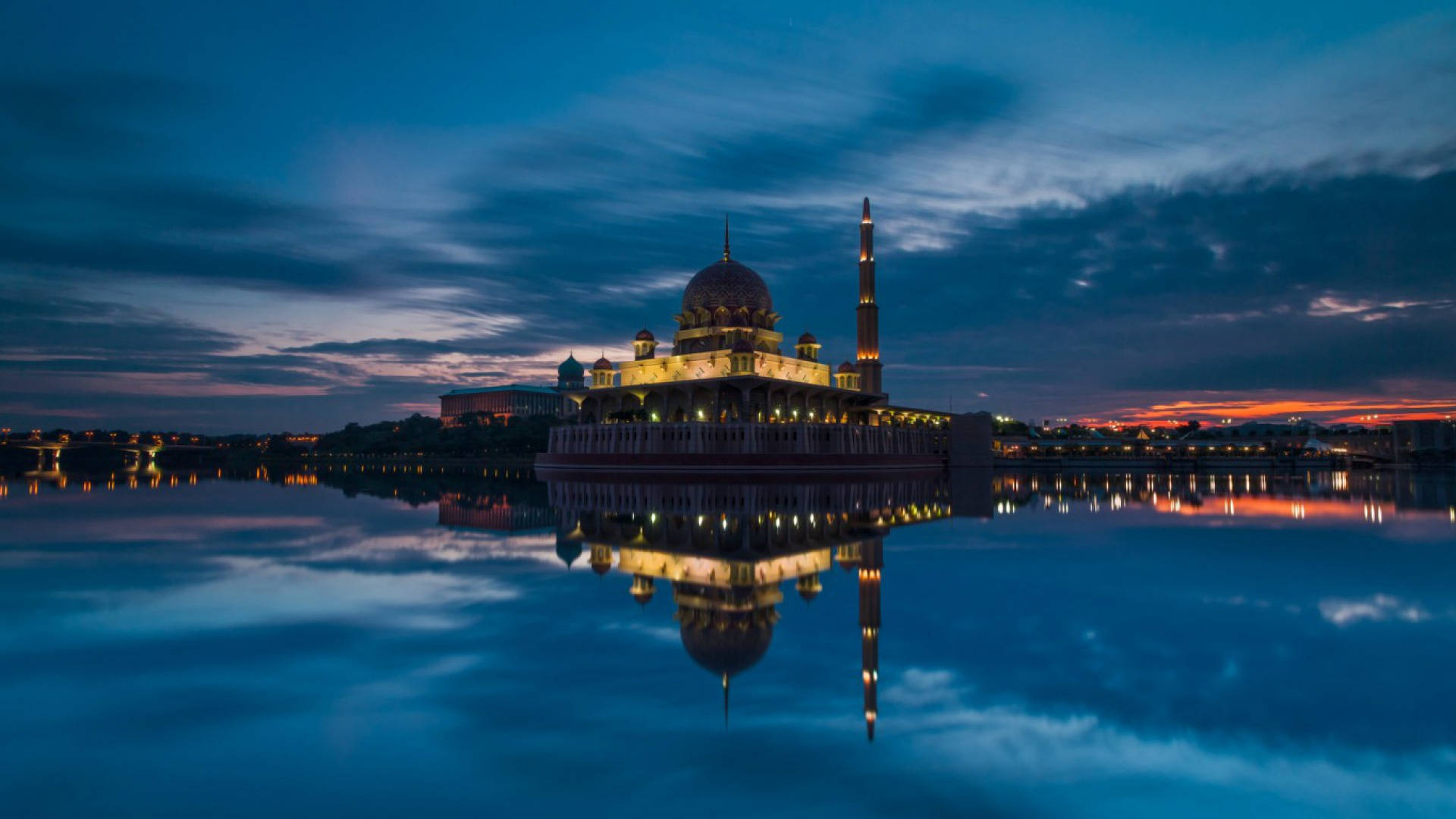 Jakarta Su Yansıması Duvar Kağıdı