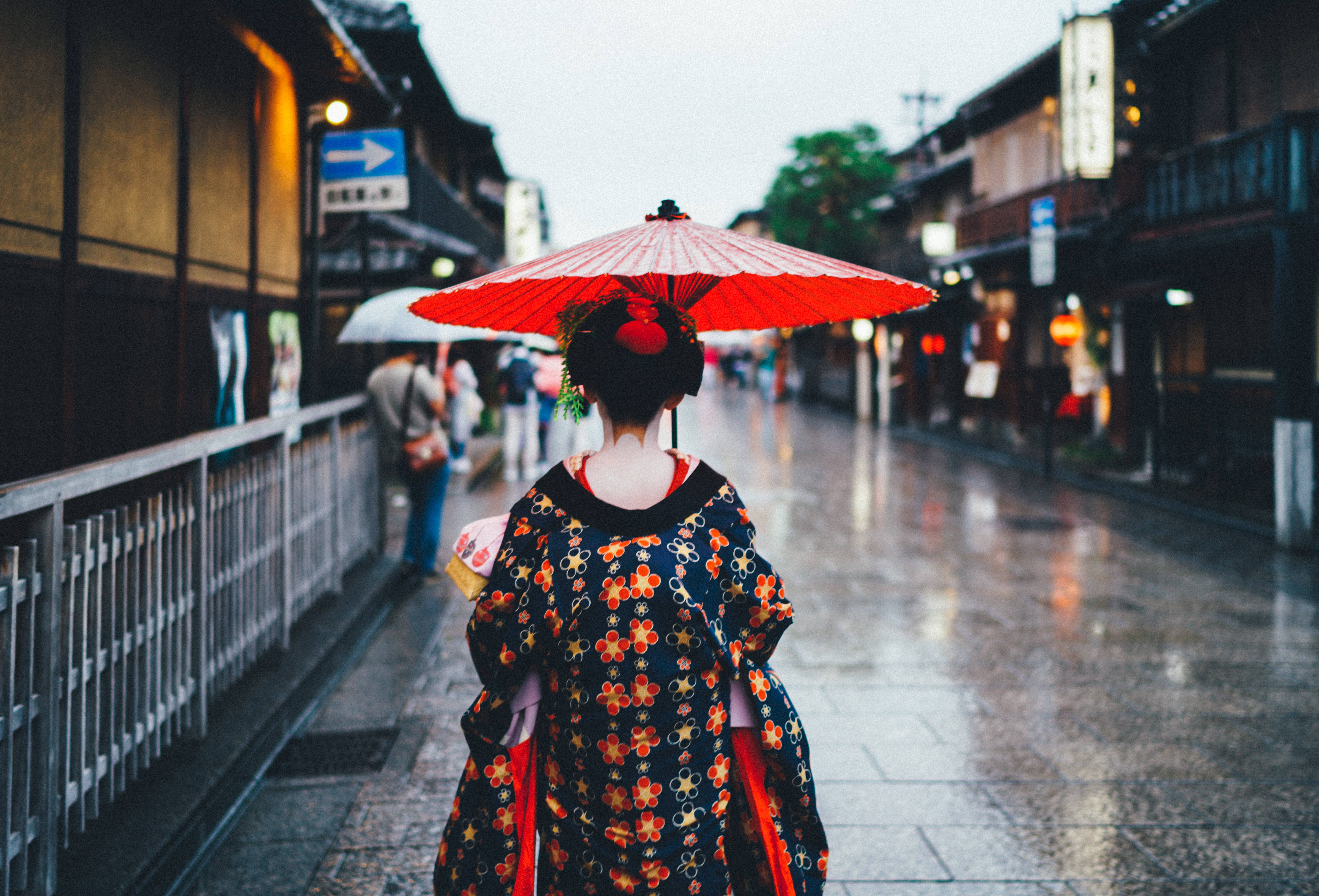 Japon HD Yağmurda Geisha Duvar Kağıdı