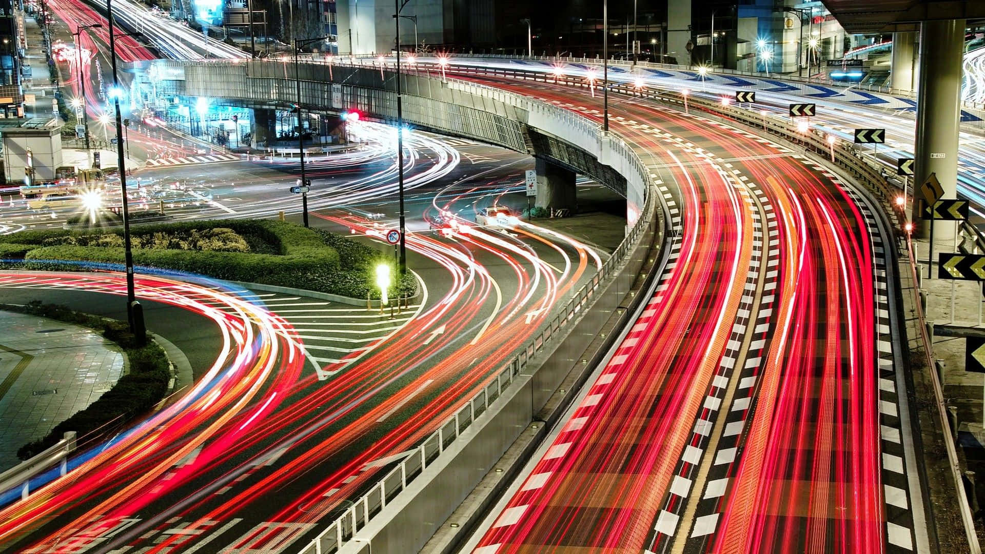Japonya'da Hareketli Bir Yol Arka Planı Duvar Kağıdı