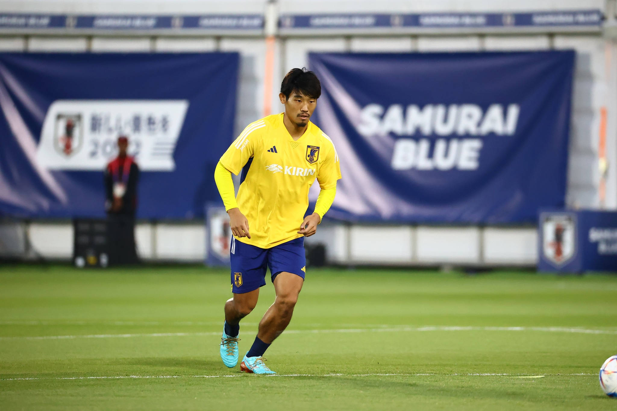 Japonya Milli Futbol Takımı Tomiyasu Isınma Duvar Kağıdı