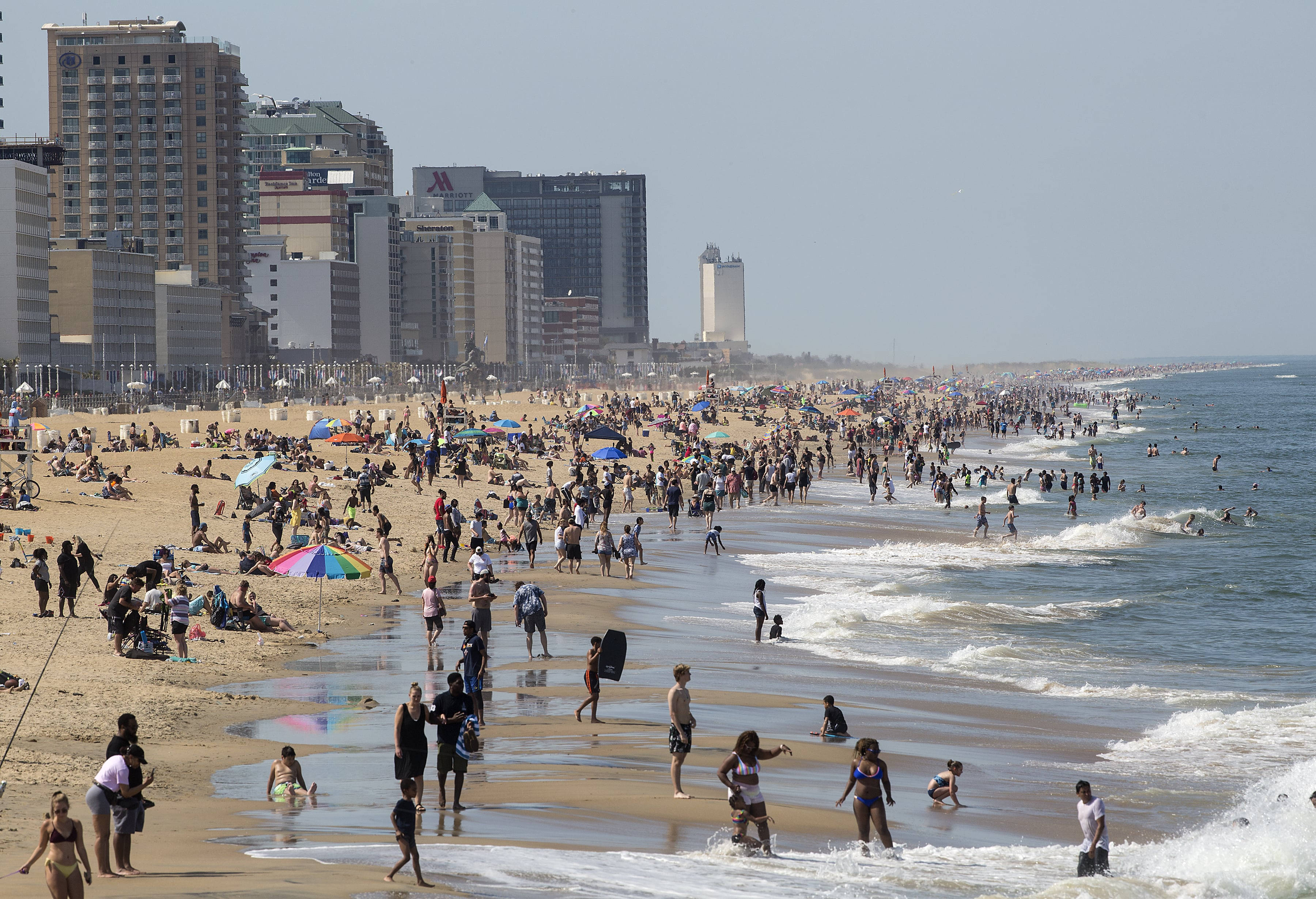 Kalabalık Bir Gün Virginia Beach'te Duvar Kağıdı