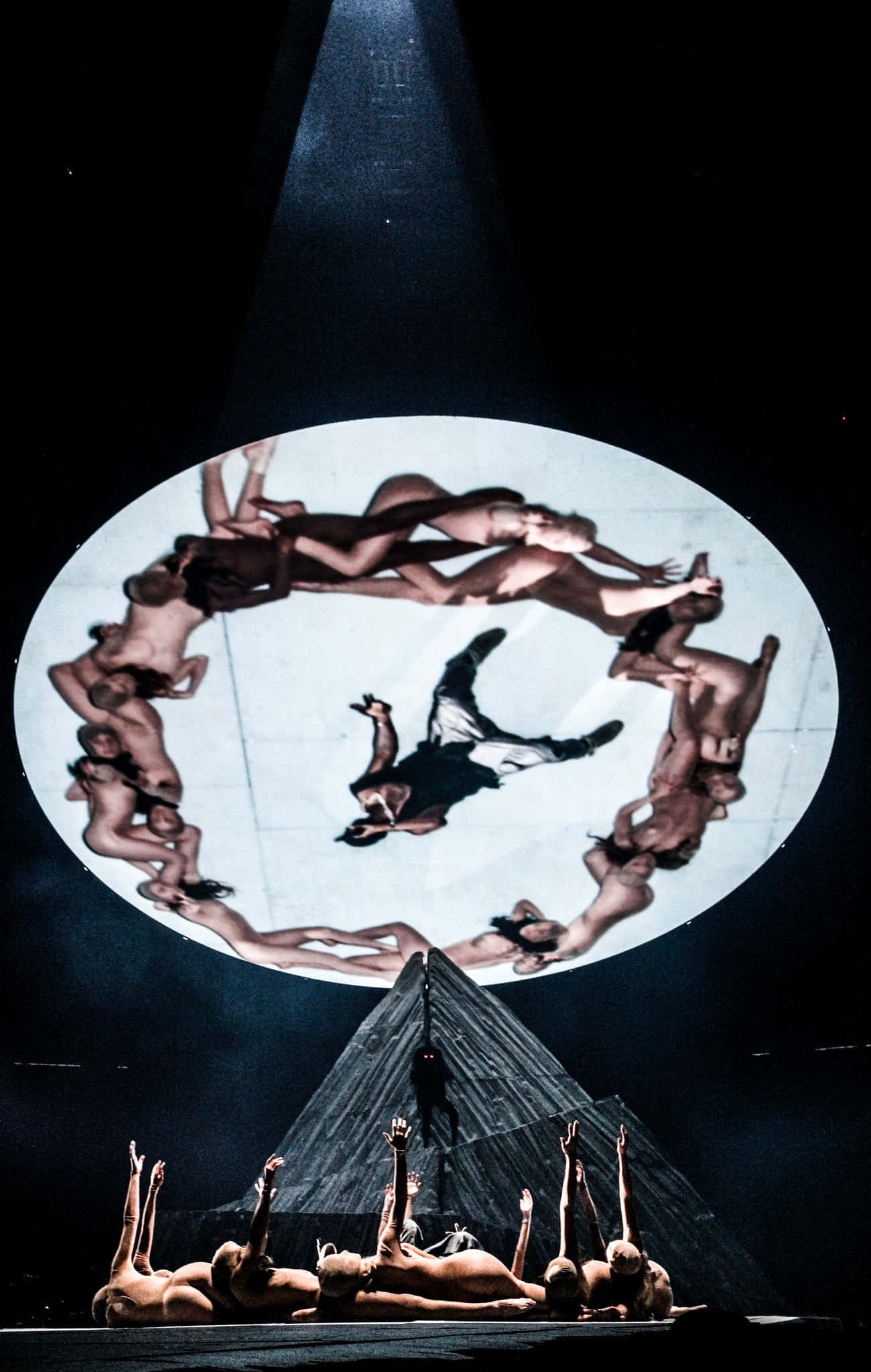 Kanye West Yeezus Turu'nda Eşsiz Tarzını Sergiliyor Duvar Kağıdı