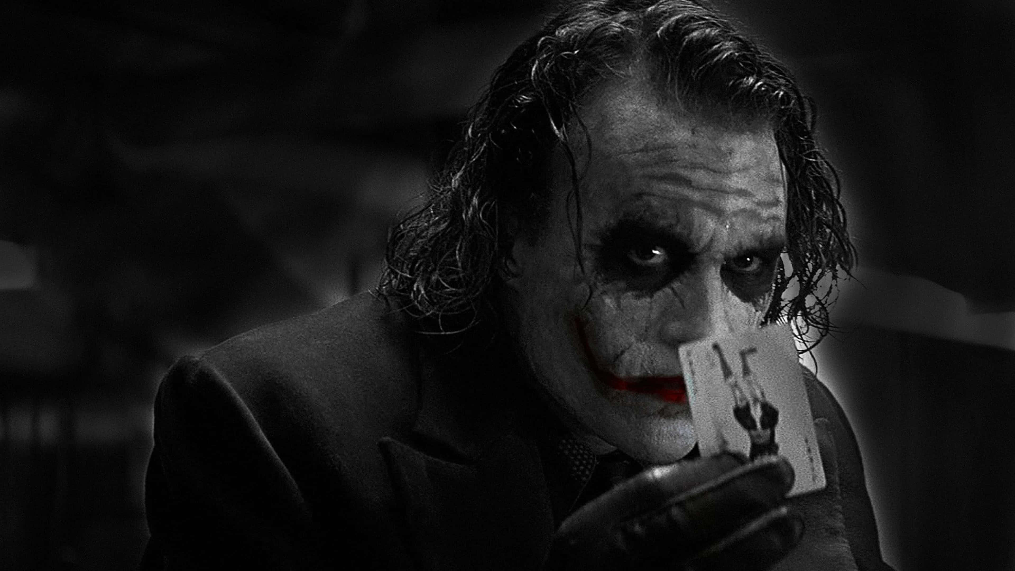 Kara Şövalye Joker 4K Ultra HD Siyah Beyaz Poster Duvar Kağıdı