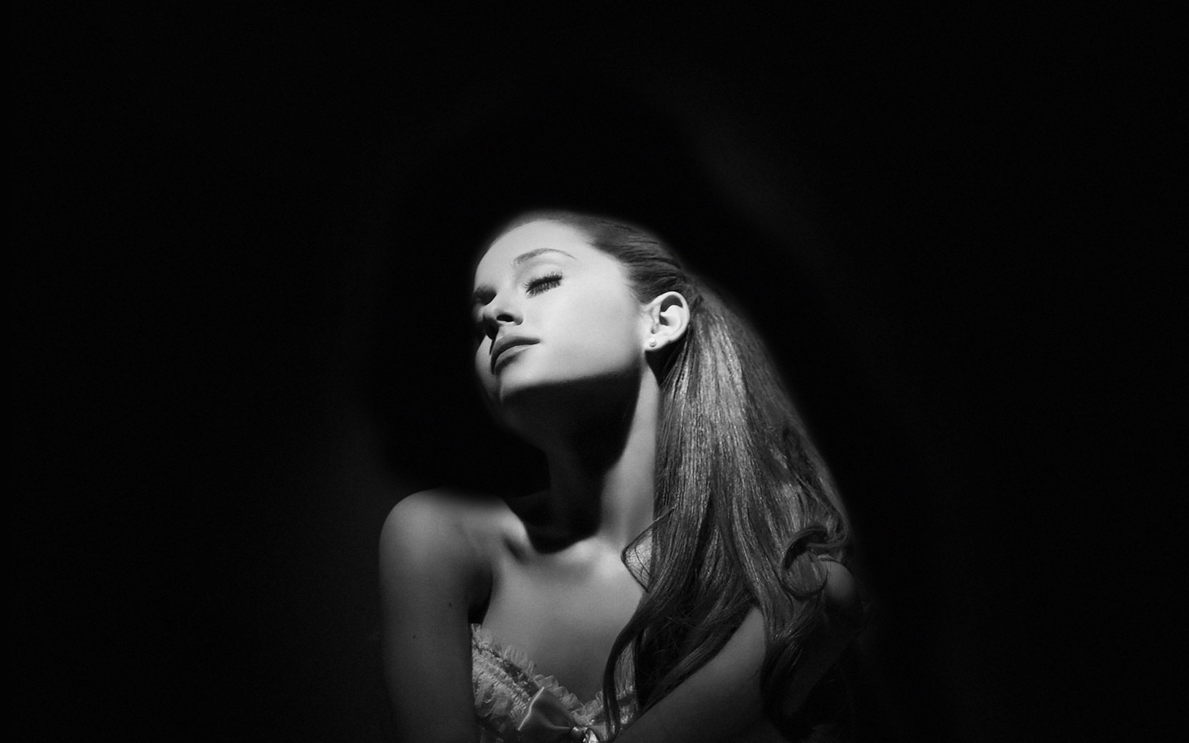 Karanlık Dizüstü Bilgisayar Duvar Kağıdı Ariana Grande Duvar Kağıdı