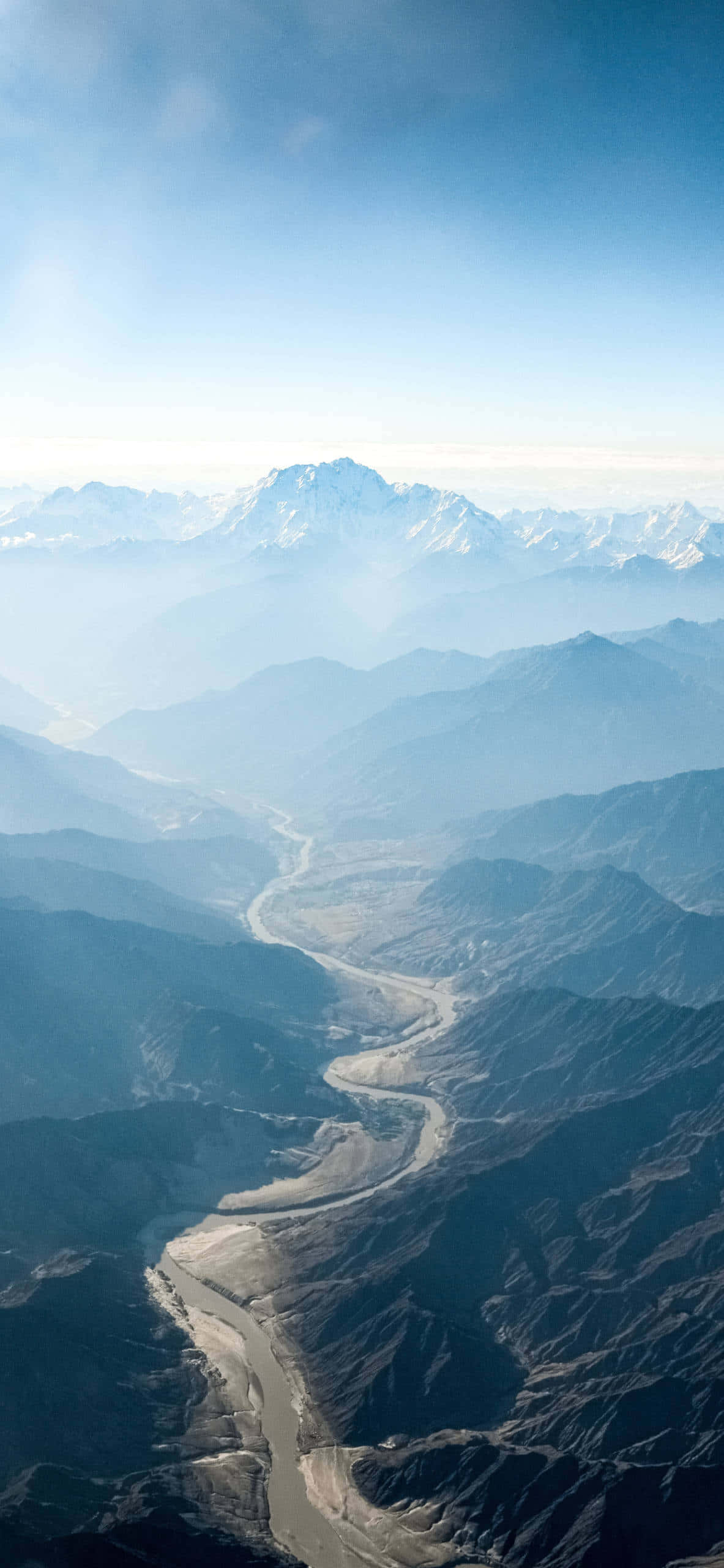 Karlarla Kaplı Himalayaların Görkemli Manzarası Duvar Kağıdı