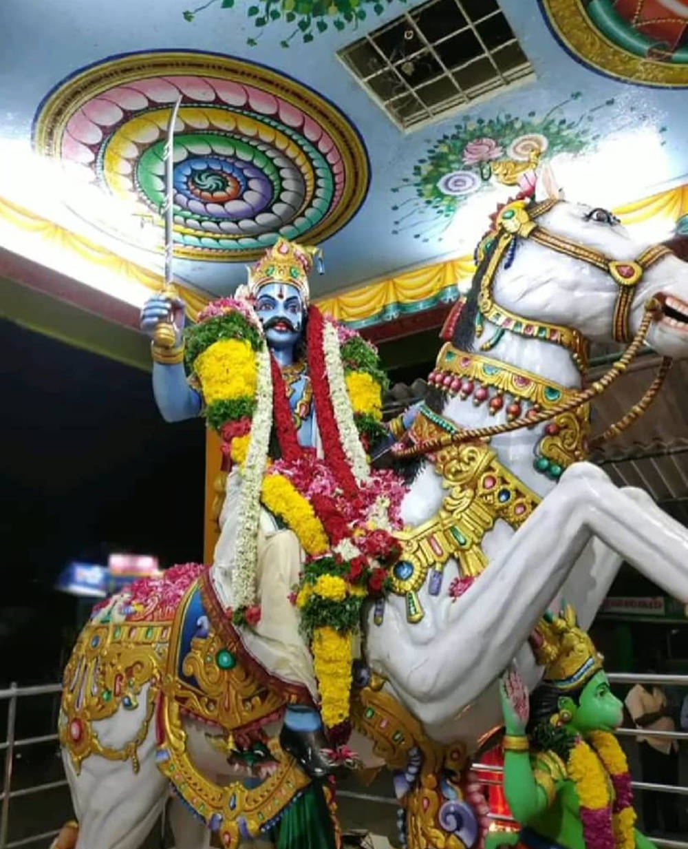 Karuppasamy Heykeli ve At