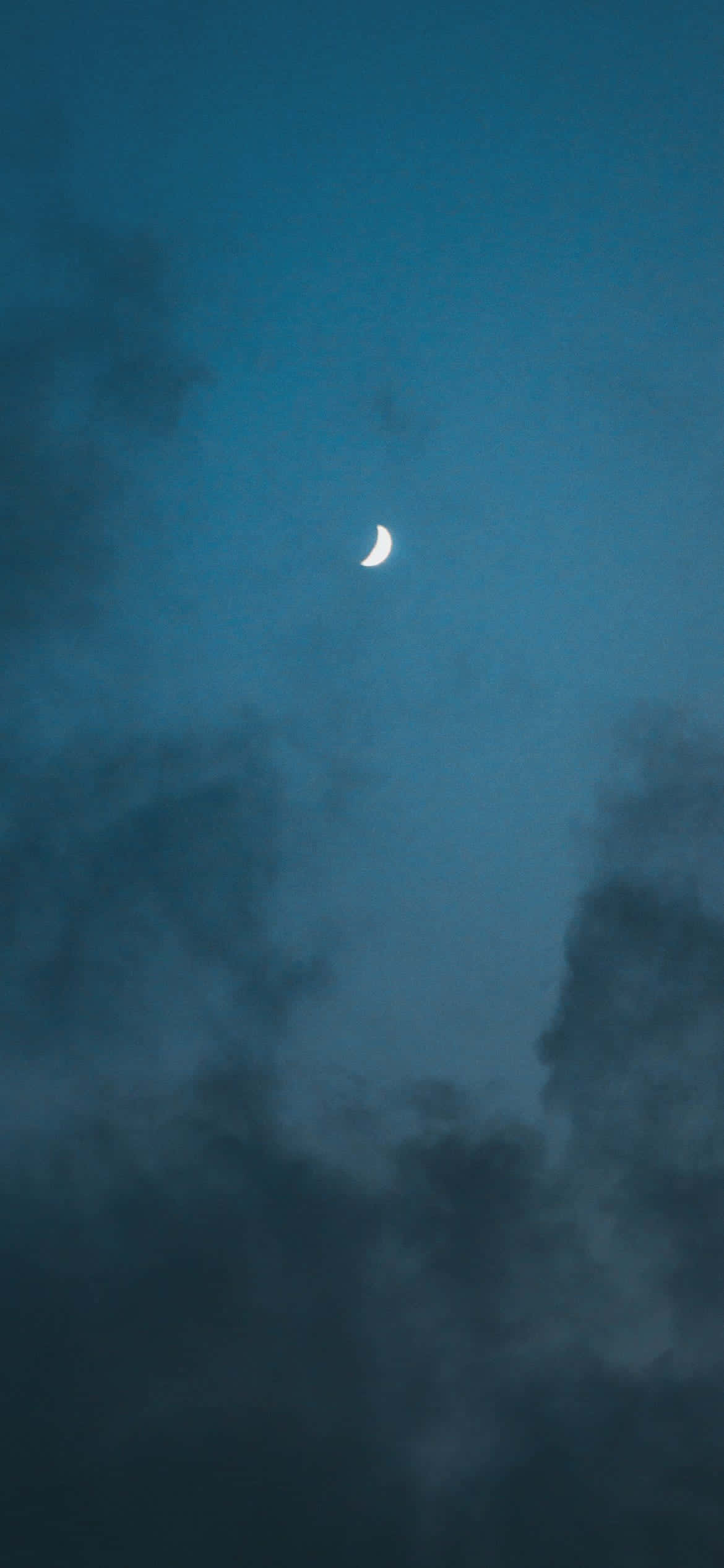 “Kendinizi Koyu Mavi Estetikle çevreleyin ve hayal gücünüzün özgürce uçmasına izin verin.” Duvar Kağıdı