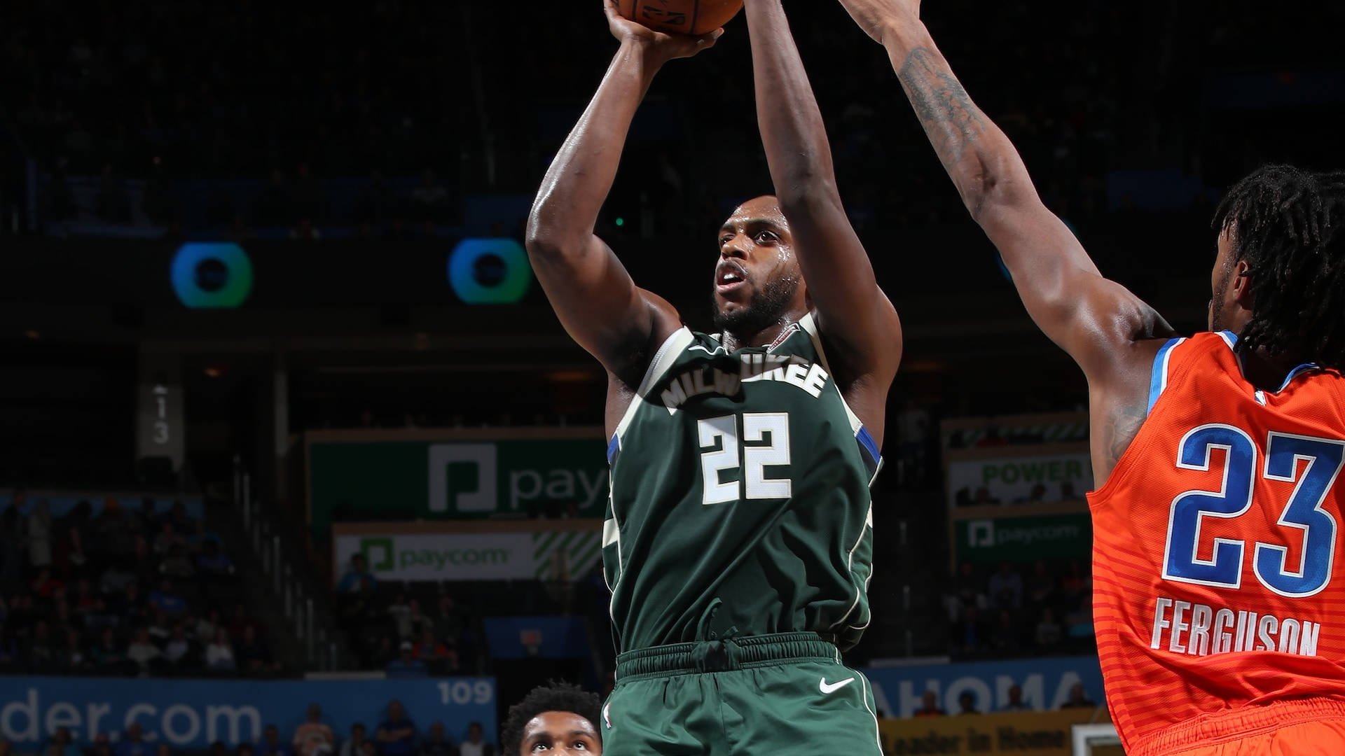 Khris Middleton Atış Pozisyonu Duvar Kağıdı