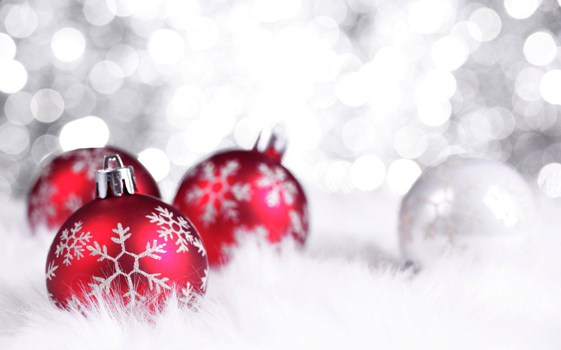 Kırmızı Noel Topları Geniş Ekran Duvar Kağıdı