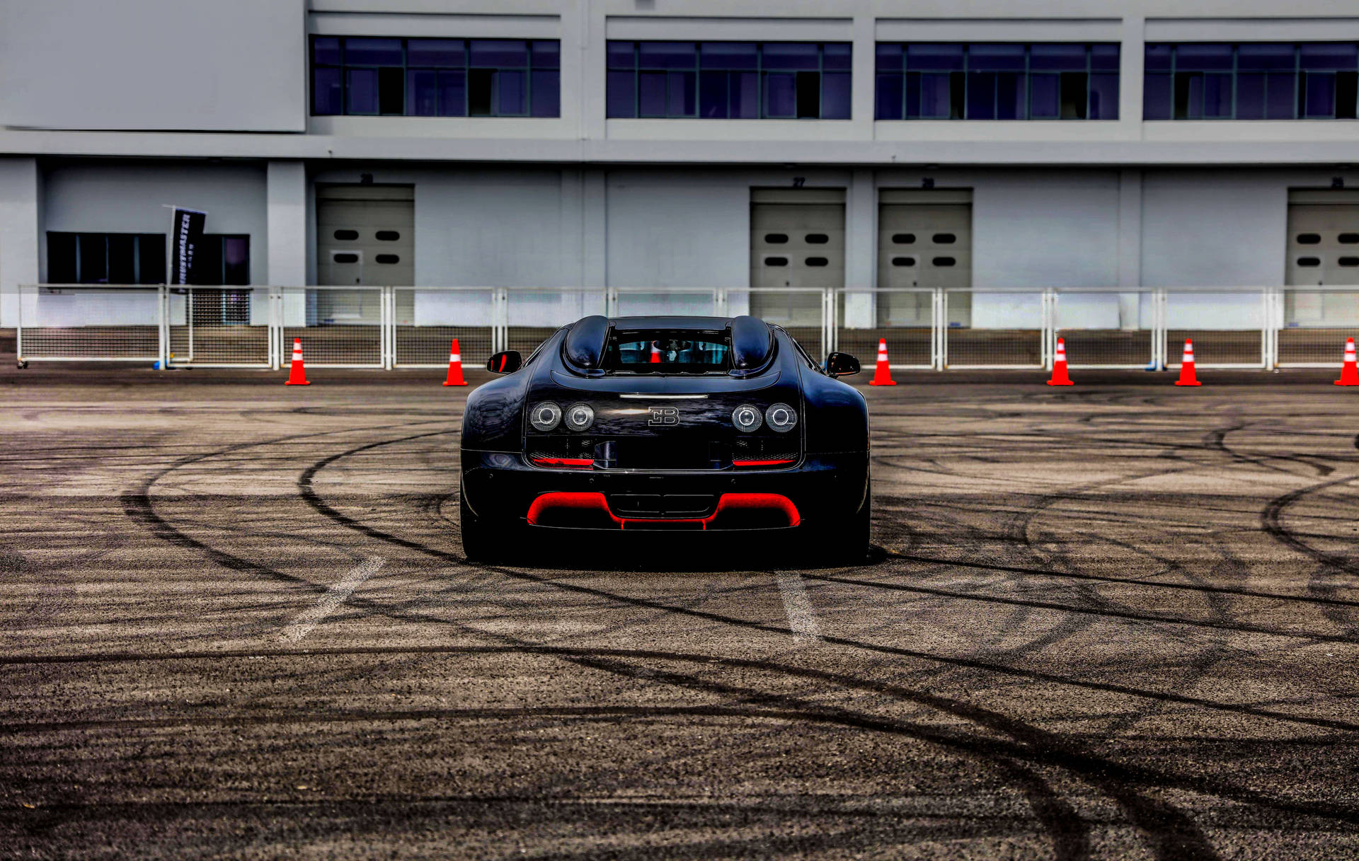 Kırmızı Siyah Bugatti Veyron Duvar Kağıdı
