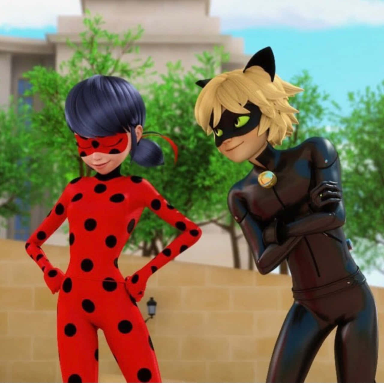 Komik Miraculous Ladybug ve Cat Noir Yaramazlık Yaparken Resmi Duvar Kağıdı