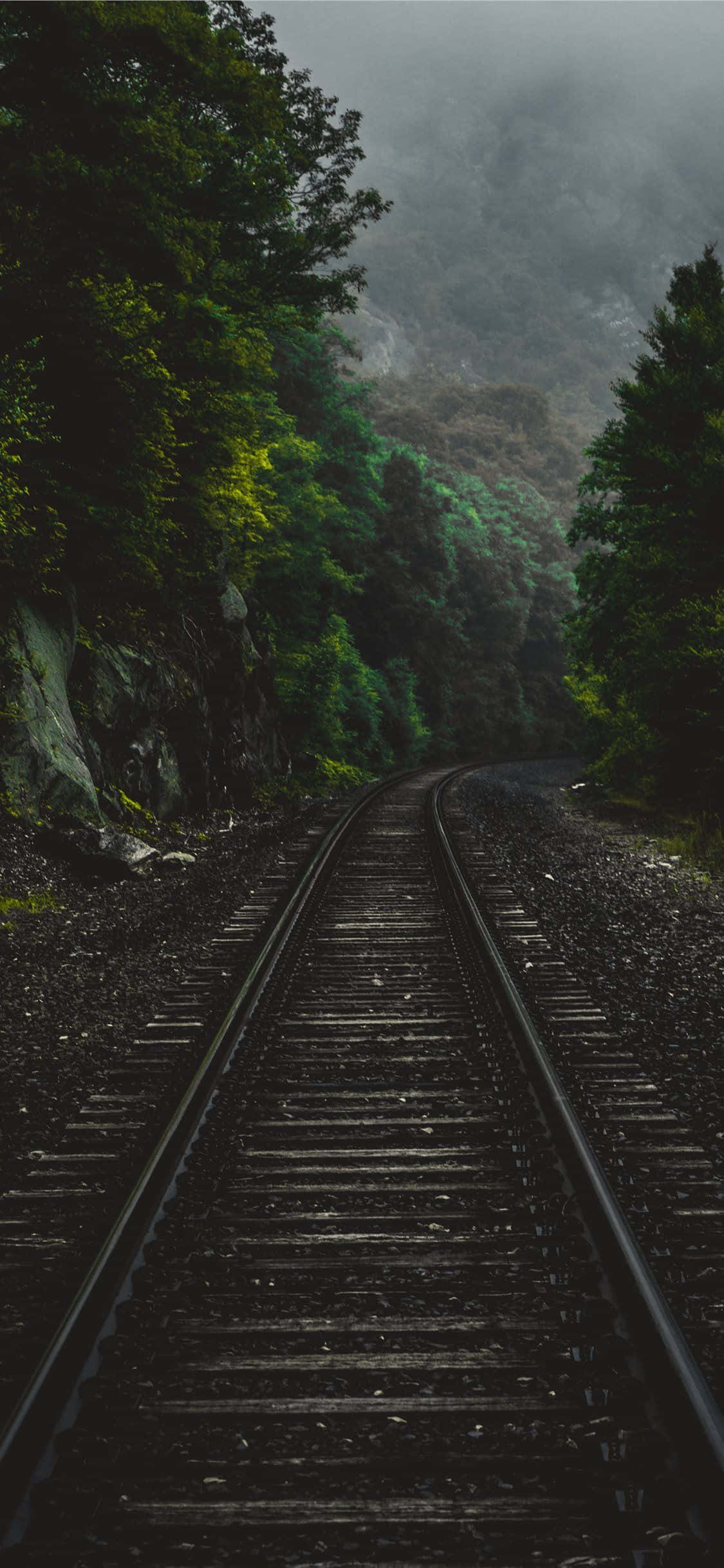 Koyu Ahşap Tren Demiryolu Dışarı Arka Plan Duvar Kağıdı