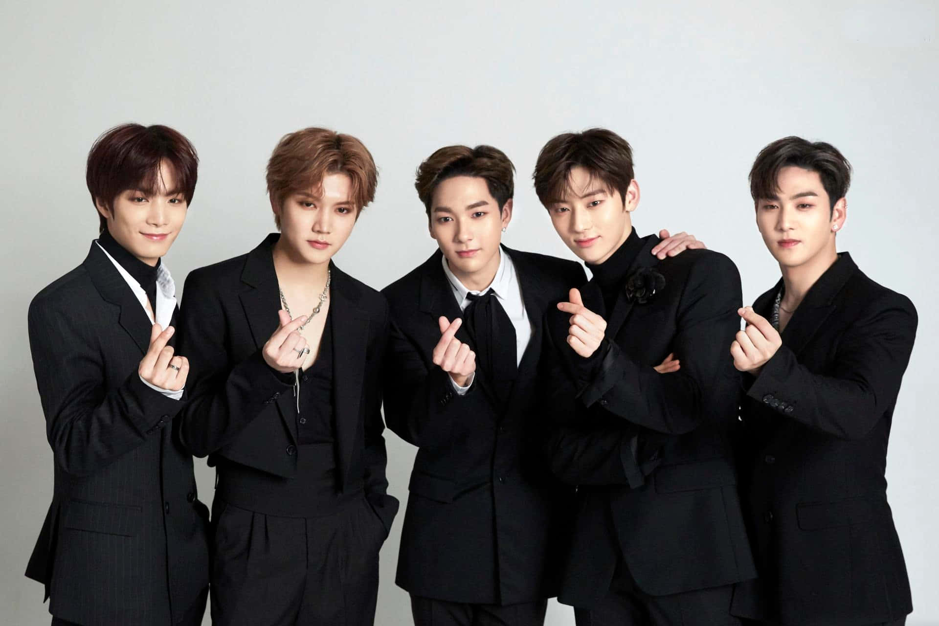 Kpop Erkek Grubu Nuest Takım Elbise Duvar Kağıdı