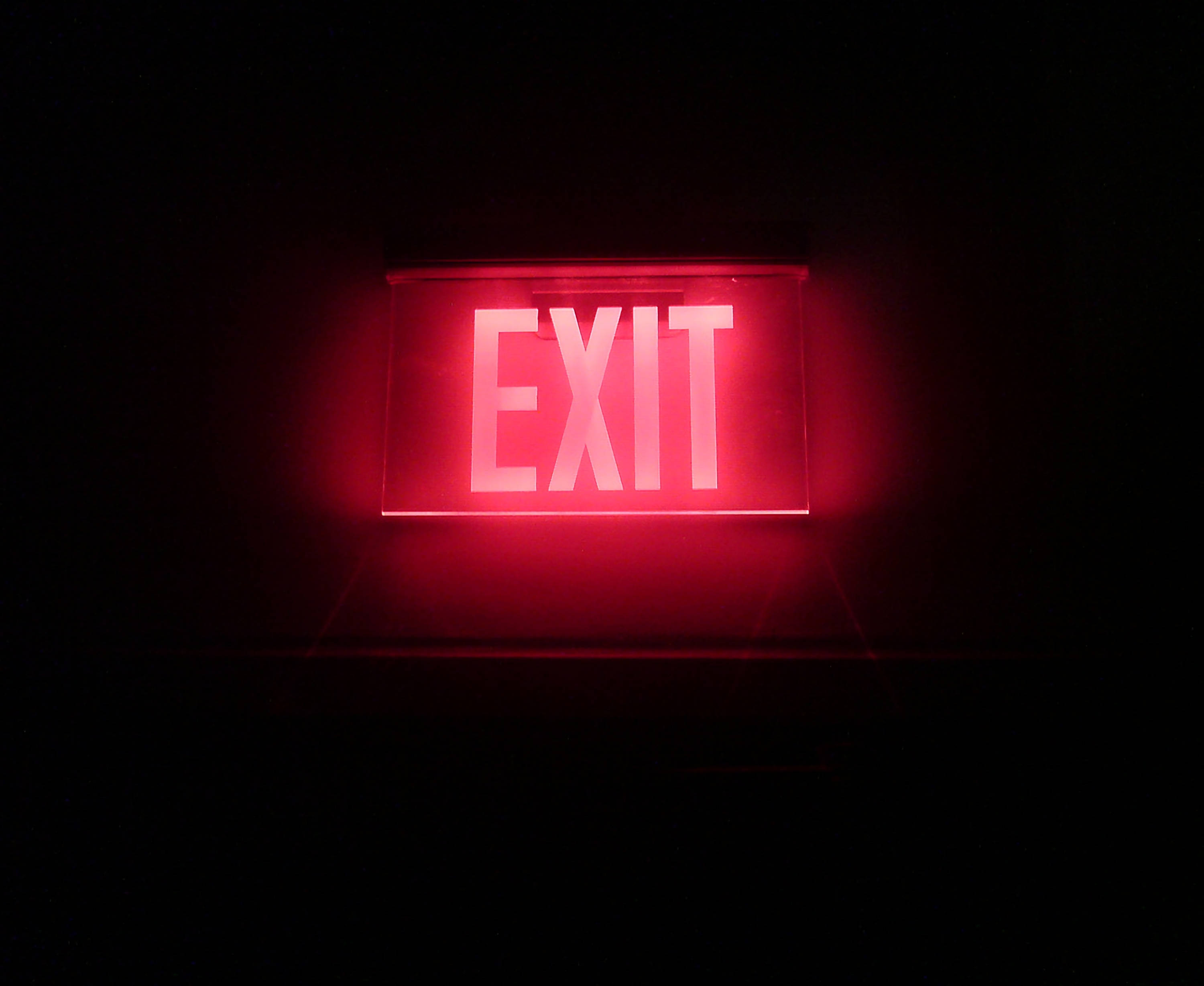 Kırmızı Neon Çıkış Duvar Kağıdı