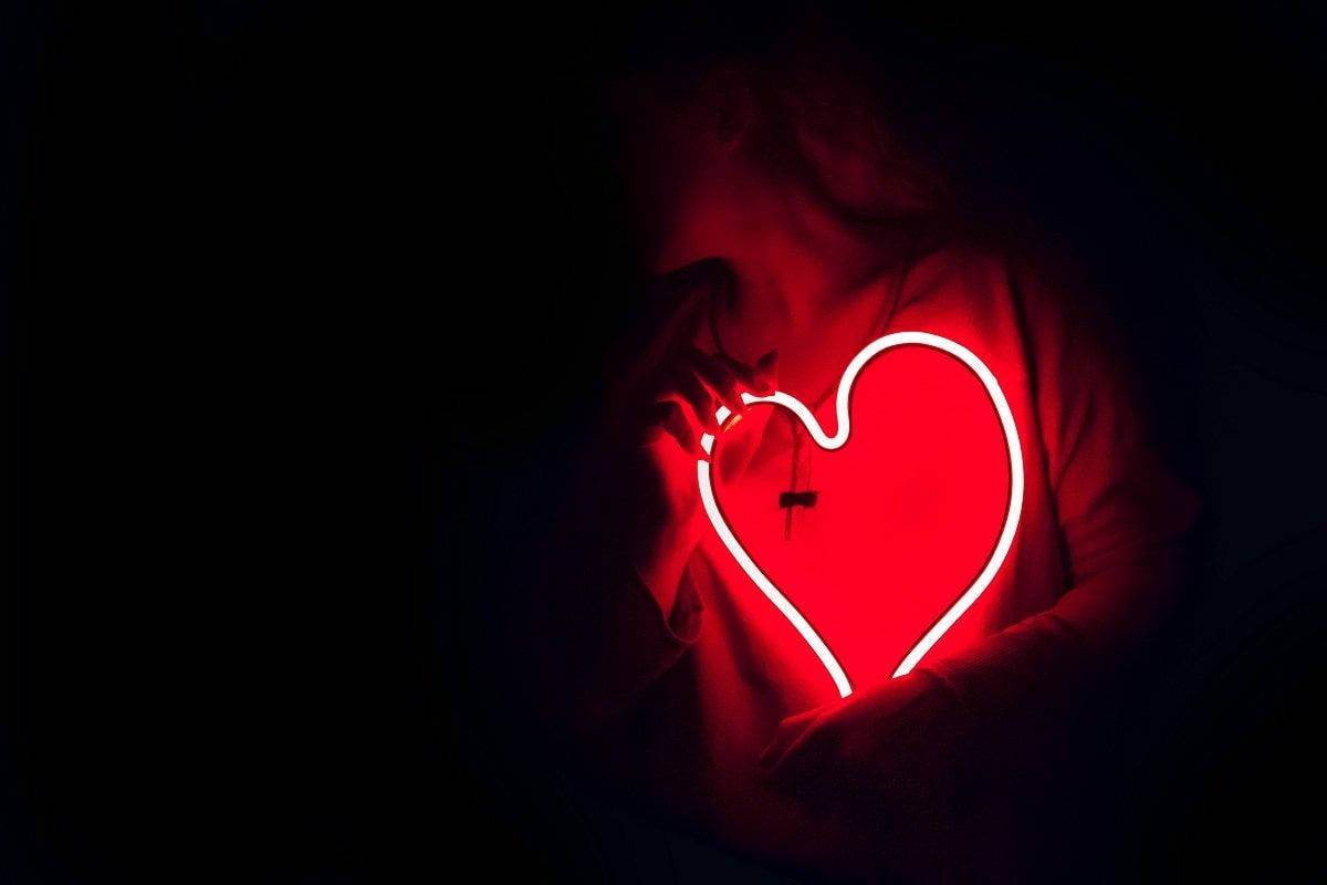 Kırmızı Neon Kalp Estetiği Duvar Kağıdı