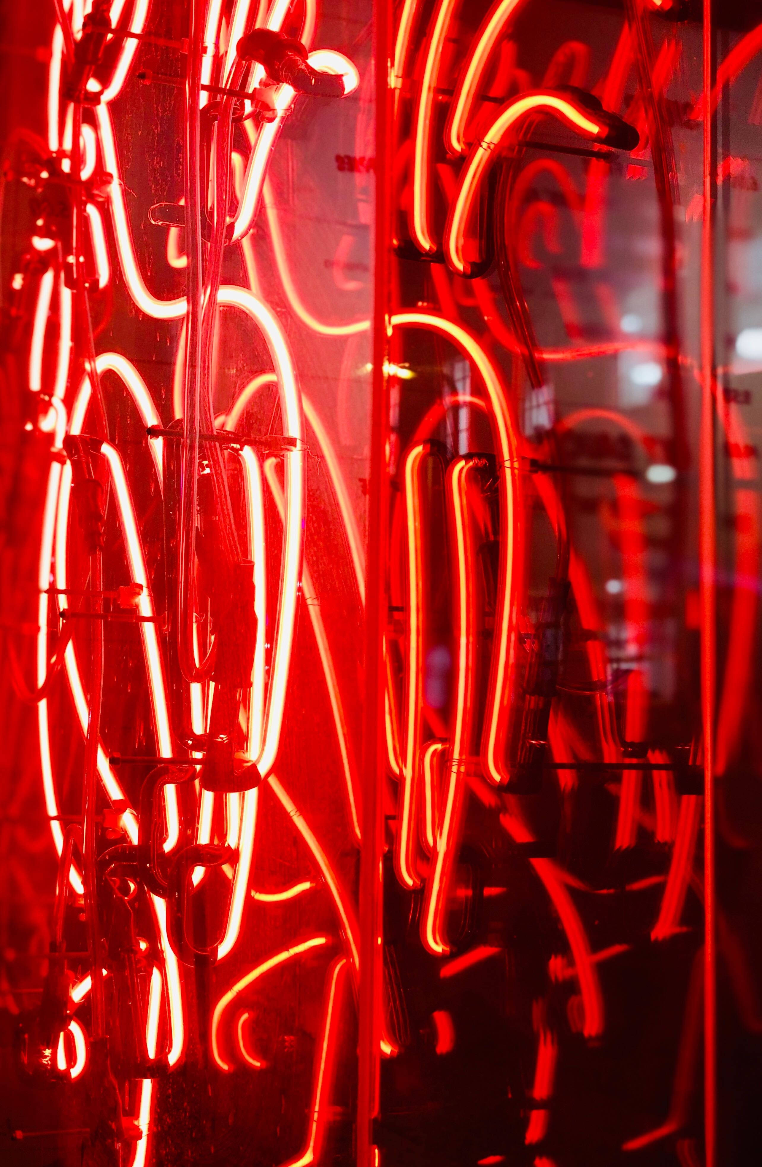 Kırmızı Neon Teller Duvar Kağıdı