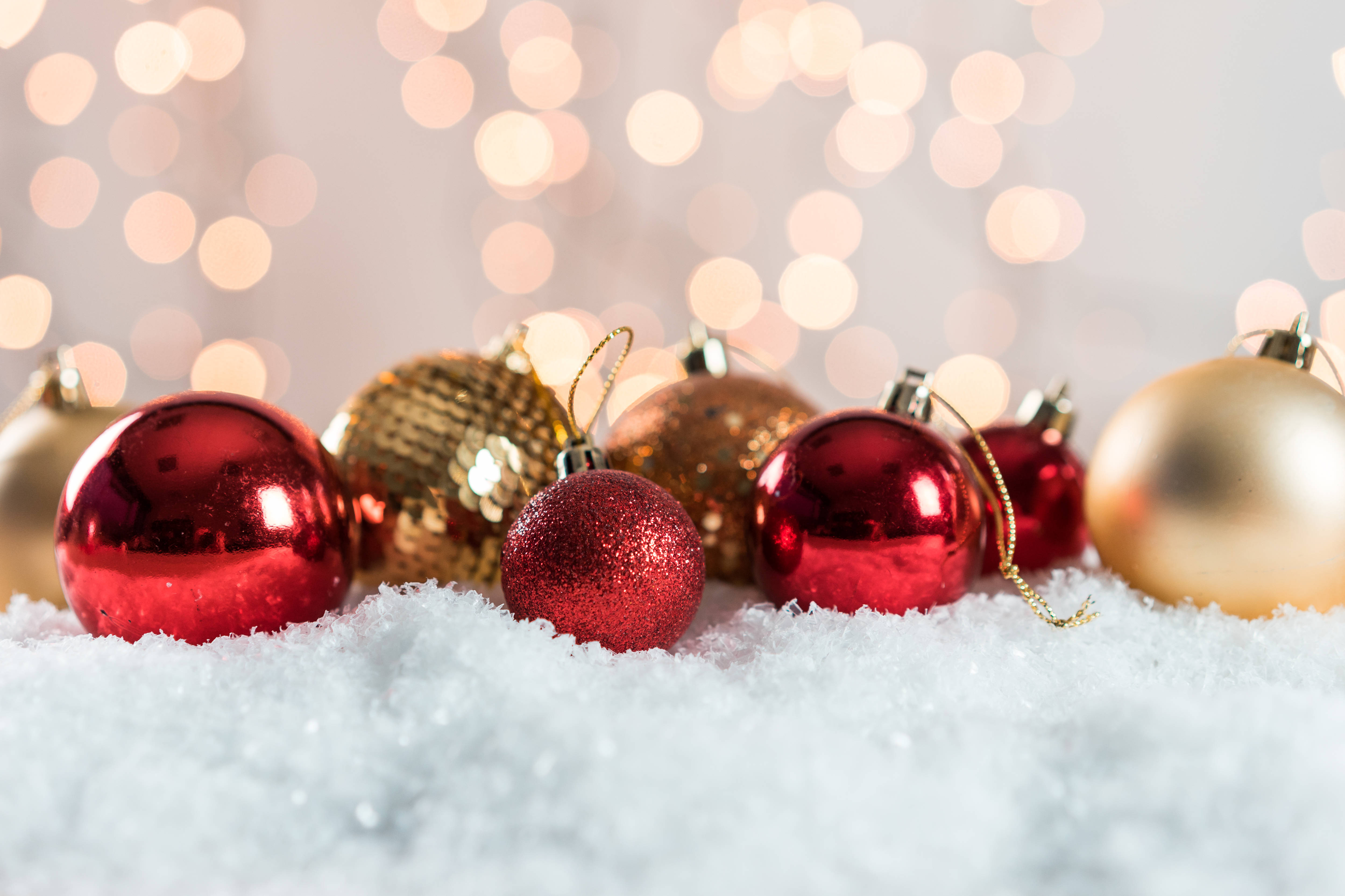 Kırmızı Noel Ağacı Süsleri Duvar Kağıdı