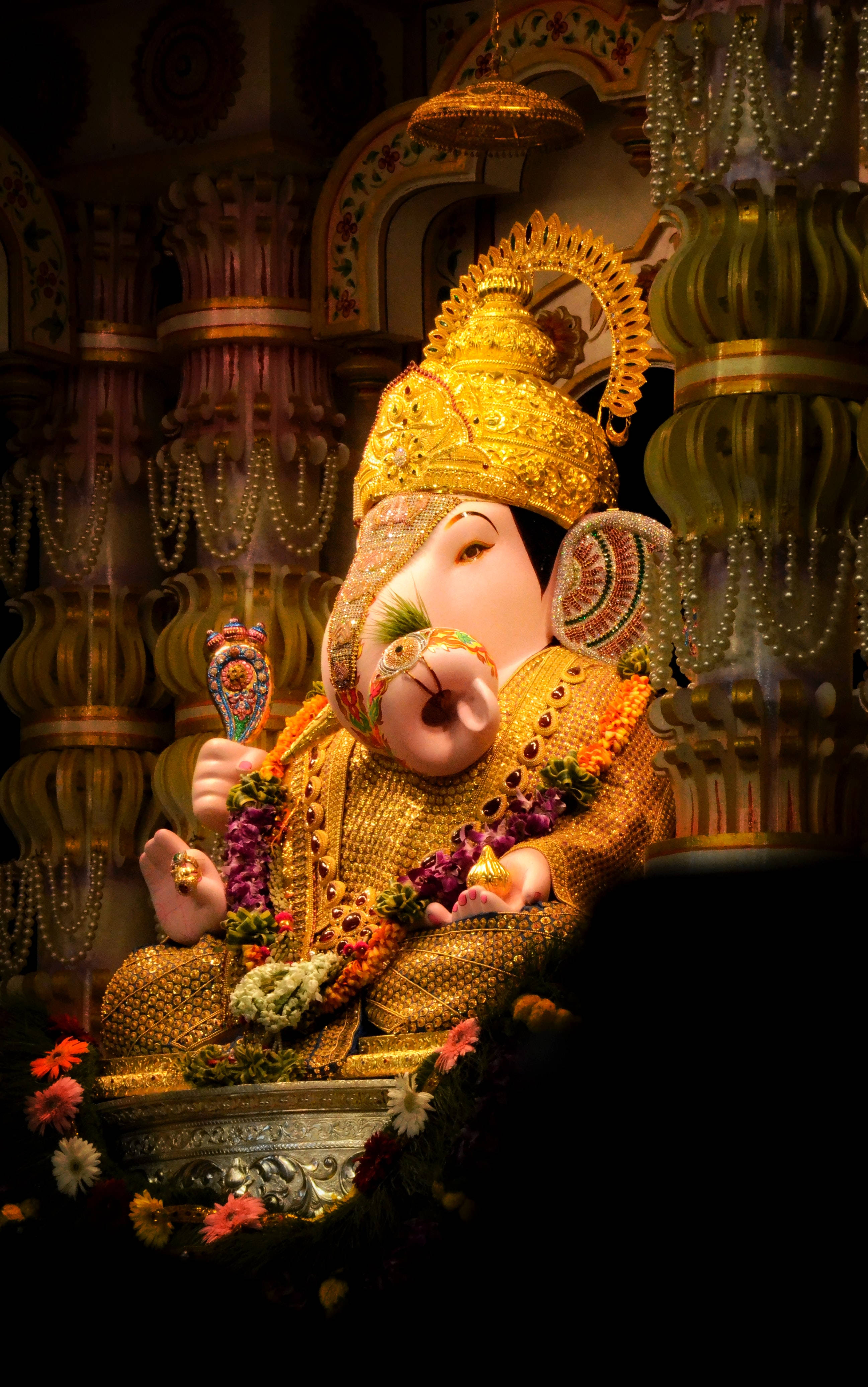 Lalbaugcha Raja Altın Taç Duvar Kağıdı