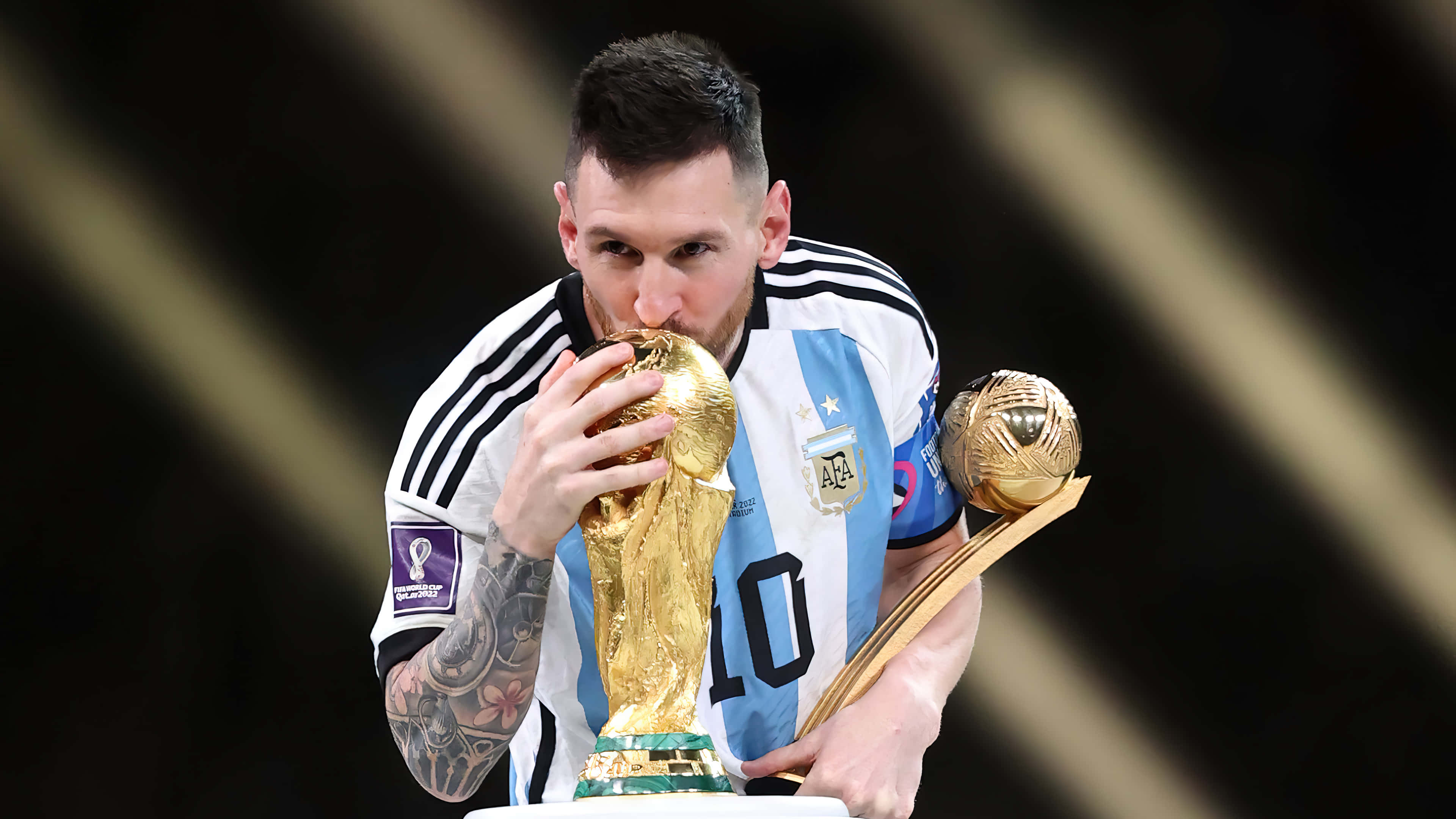 Lionel Messi bir kez daha nefes kesen bir gol sevinci yaşıyor. Duvar Kağıdı