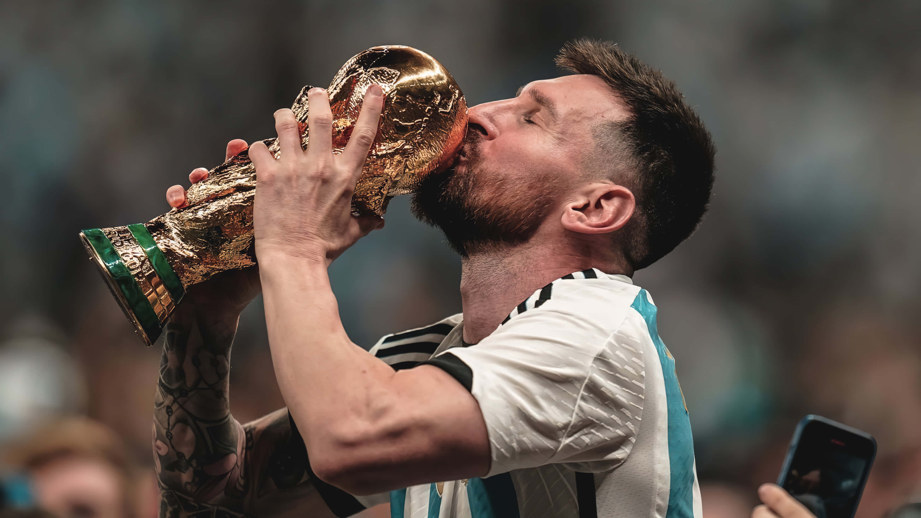 Lionel Messi futbol oynuyor Duvar Kağıdı