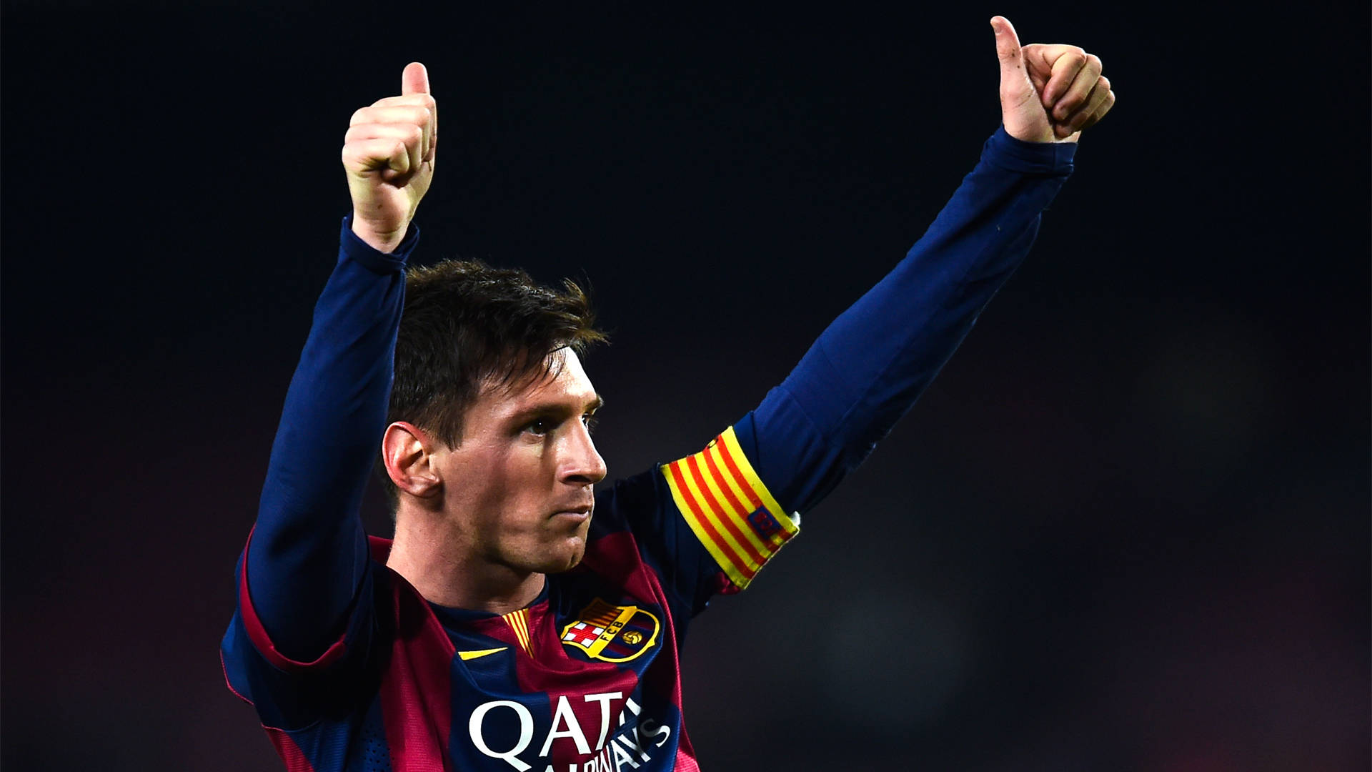 Lionel Messi İki Başparmak Yukarıda Duvar Kağıdı