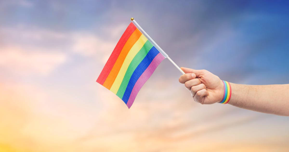 Love Is Love Mini Gökkuşağı Bayrağı Duvar Kağıdı