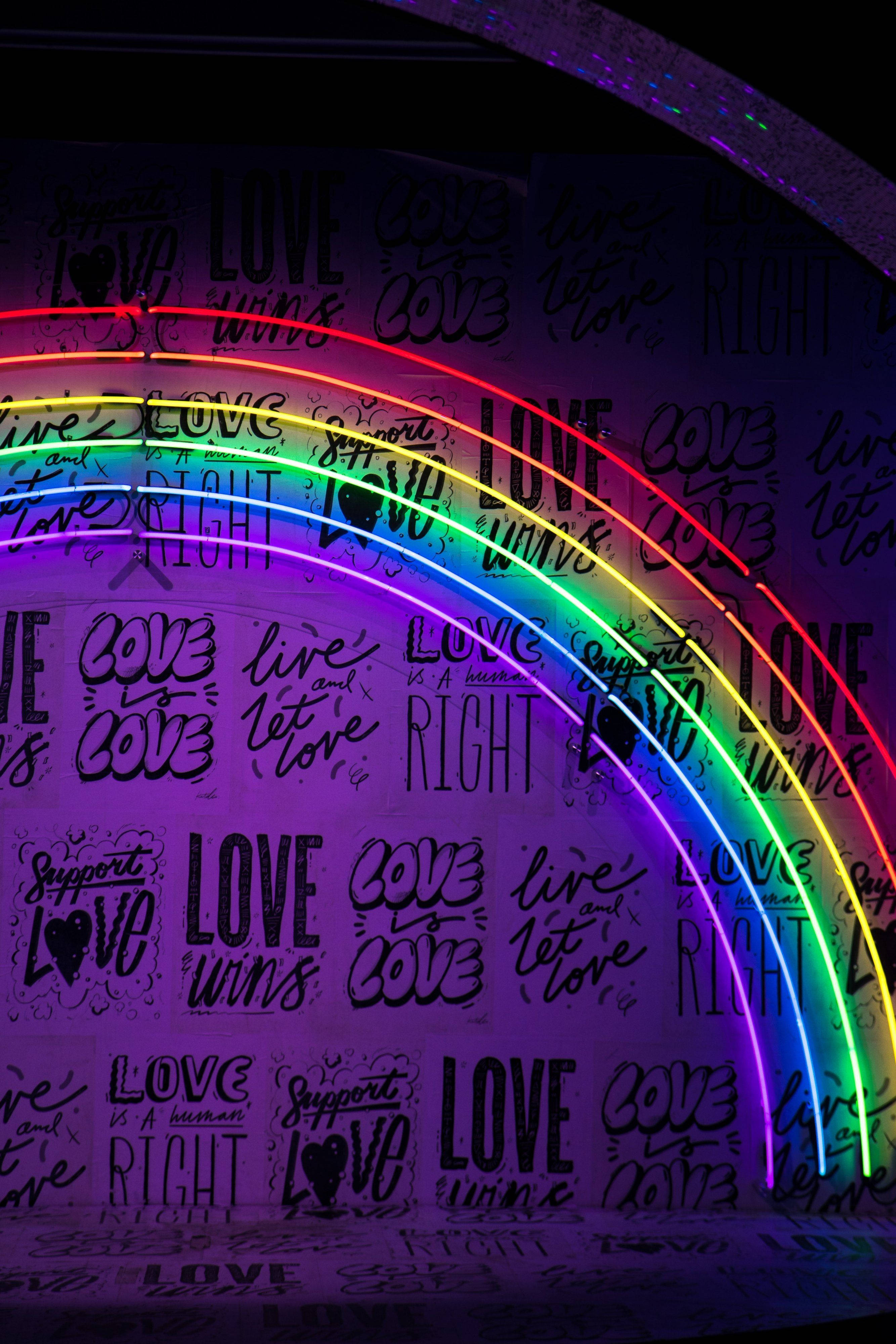 Love Is Love Neon Gökkuşağı Gurur Duvar Kağıdı