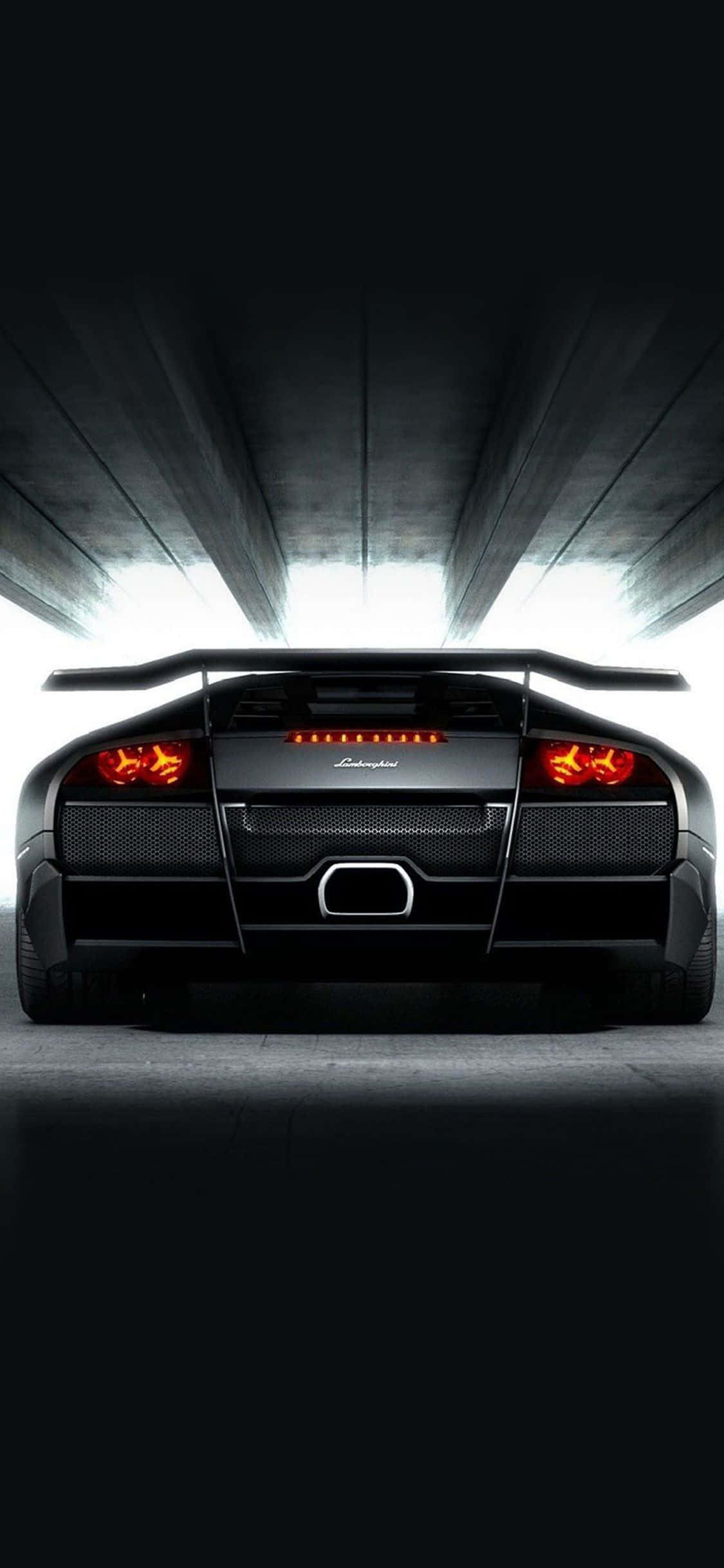 Lüks Deneyim - Siyah Lamborghini Akıllı Telefona Sahip Olun Duvar Kağıdı