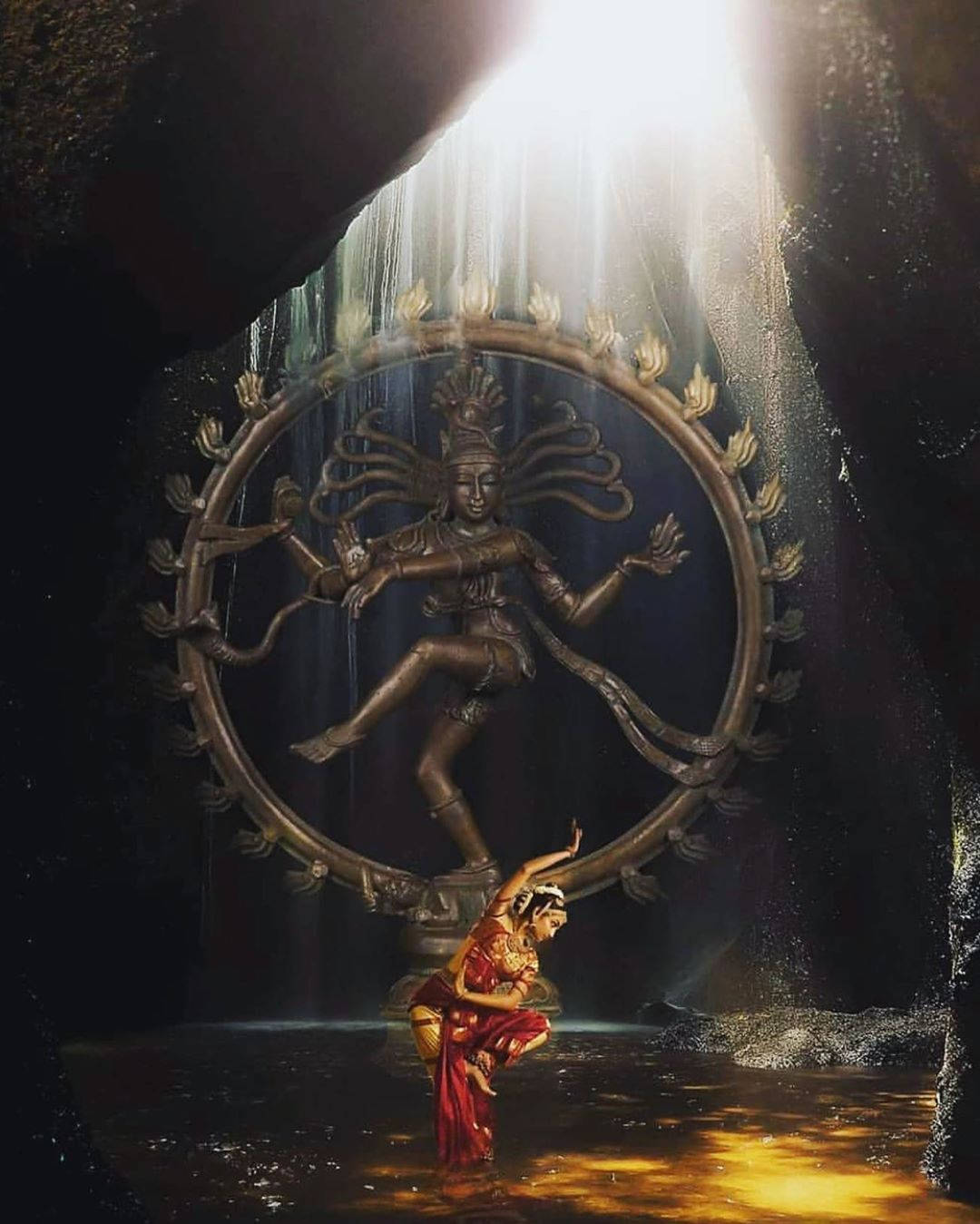 Mağara Sanatı Arka Planında Görkemli Nataraja Görseli Duvar Kağıdı