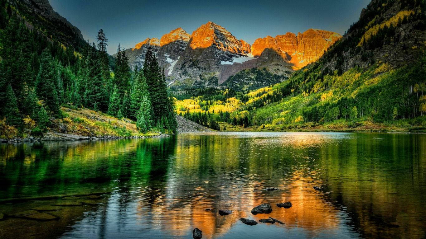 Maroon Bells Gölü'nün Görkemli Manzarası Duvar Kağıdı