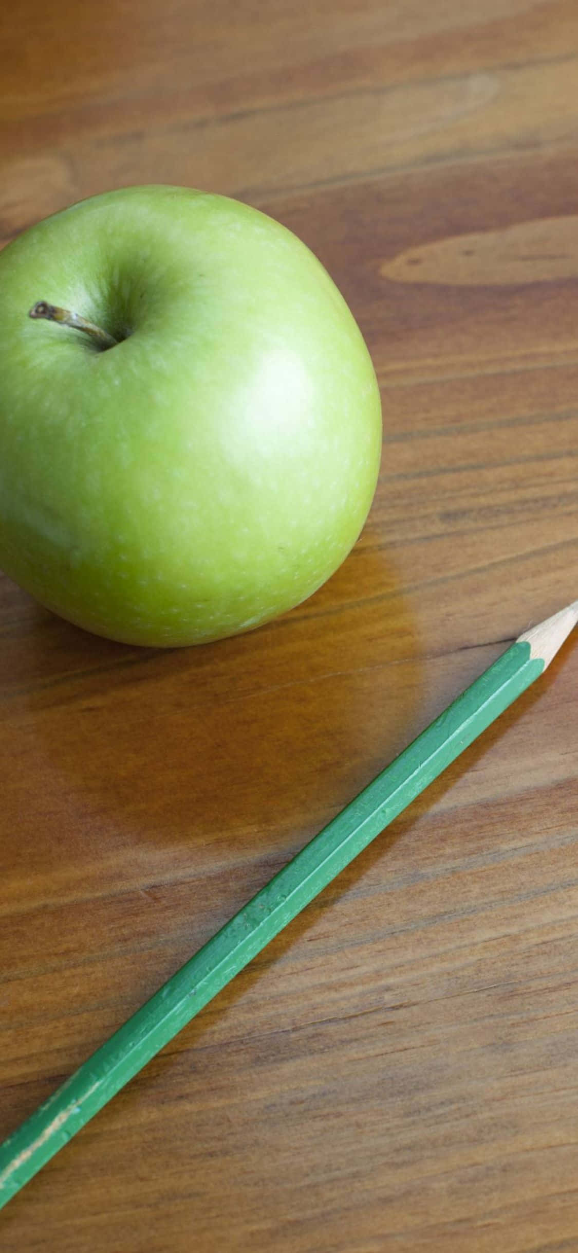 Masamda yeni iPhoneXS ile oturuyorum Duvar Kağıdı