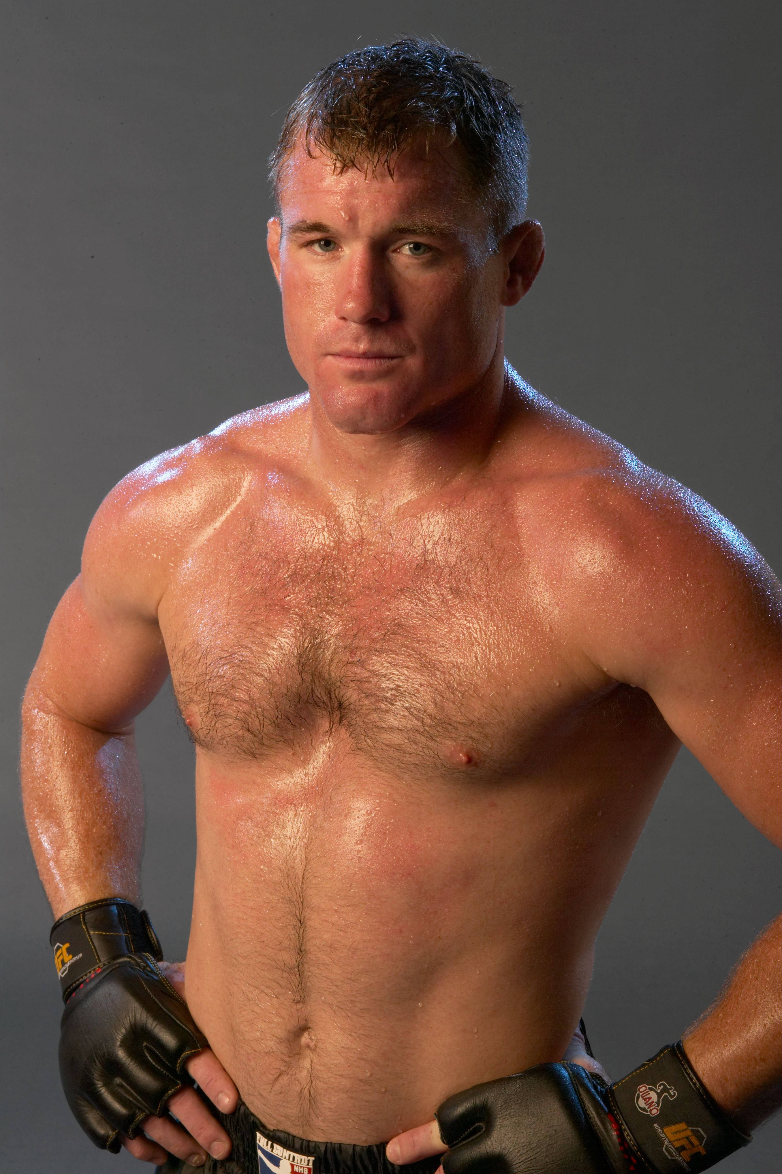 Matt Hughes Poz Veren Portresi Duvar Kağıdı