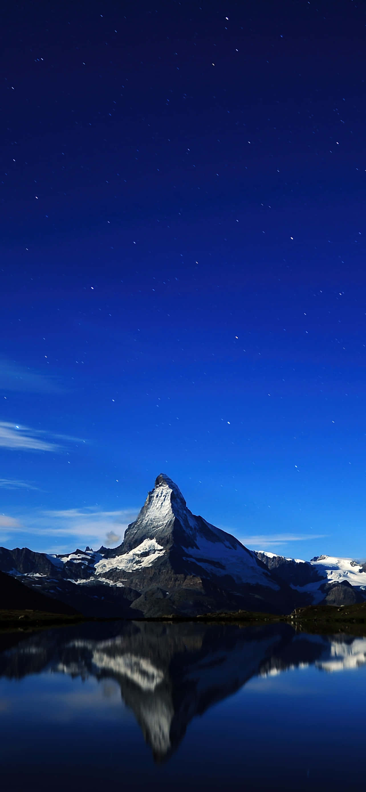 Matterhorn'un Üzerinde Koyu Mavi Yıldızlı Gökyüzü Duvar Kağıdı