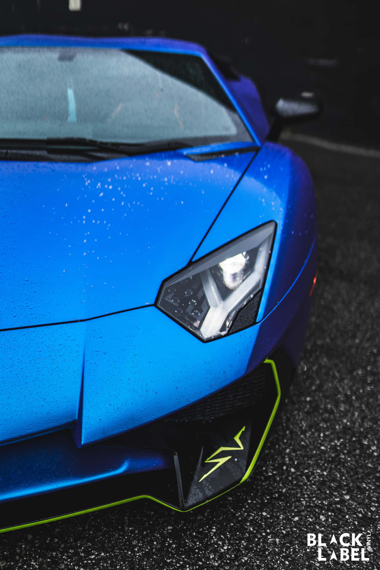 Mavi bir Lamborghini ile şık görünüm. Duvar Kağıdı