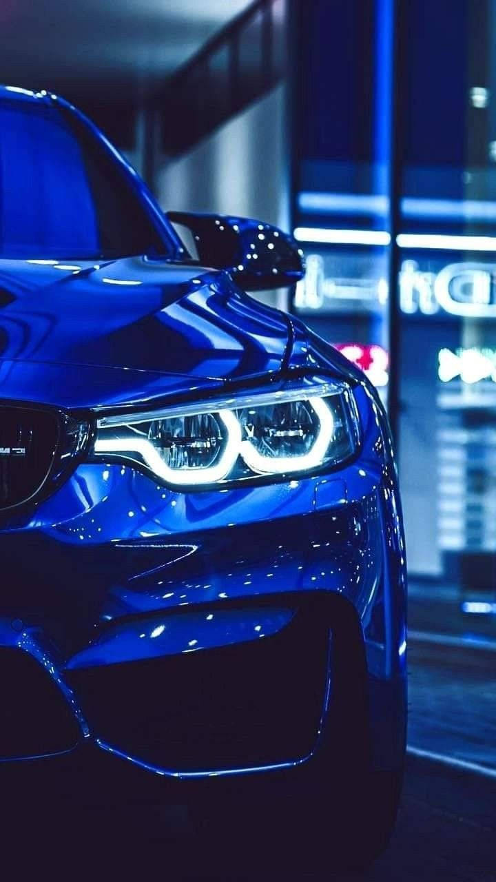 Mavi BMW'nin Parlayan Fari Duvar Kağıdı