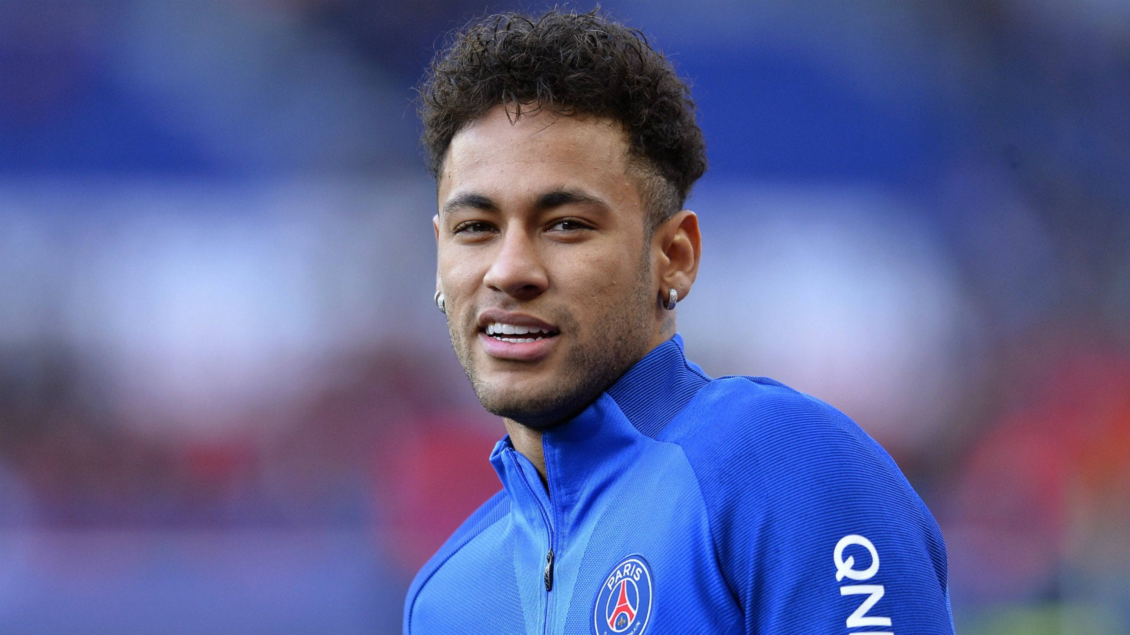 Mavi Ceketli Neymar 4K Duvar Kağıdı