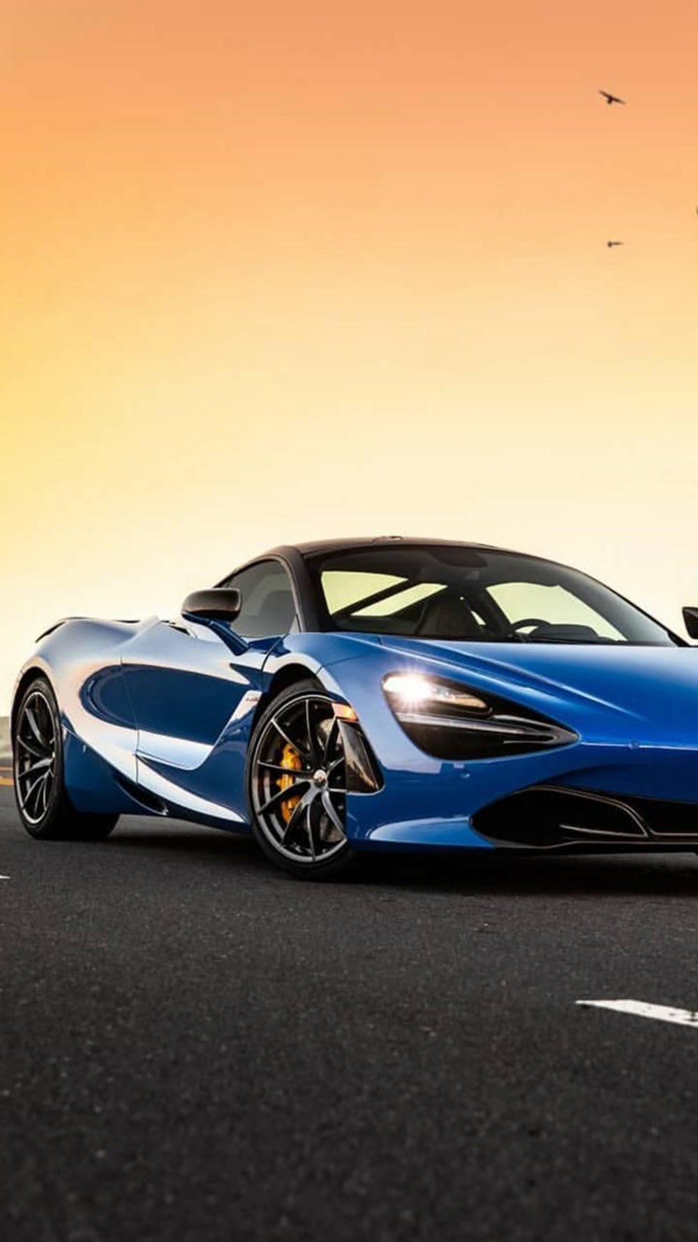 Mavi McLaren 720S Gün Batımında Telefon Duvar Kağıdı